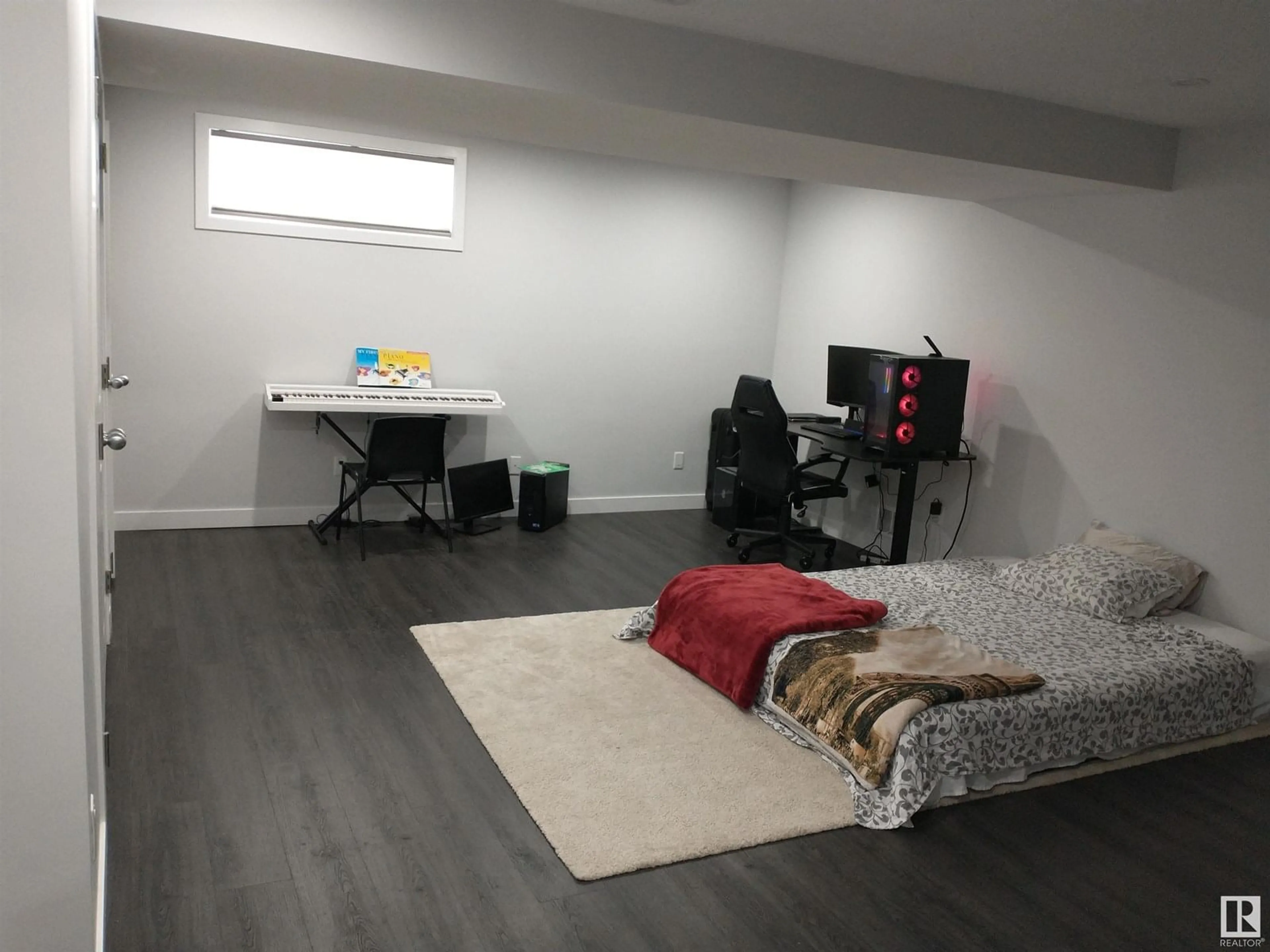 A pic of a room for 21235 90 AV, Edmonton Alberta T5T6Z1