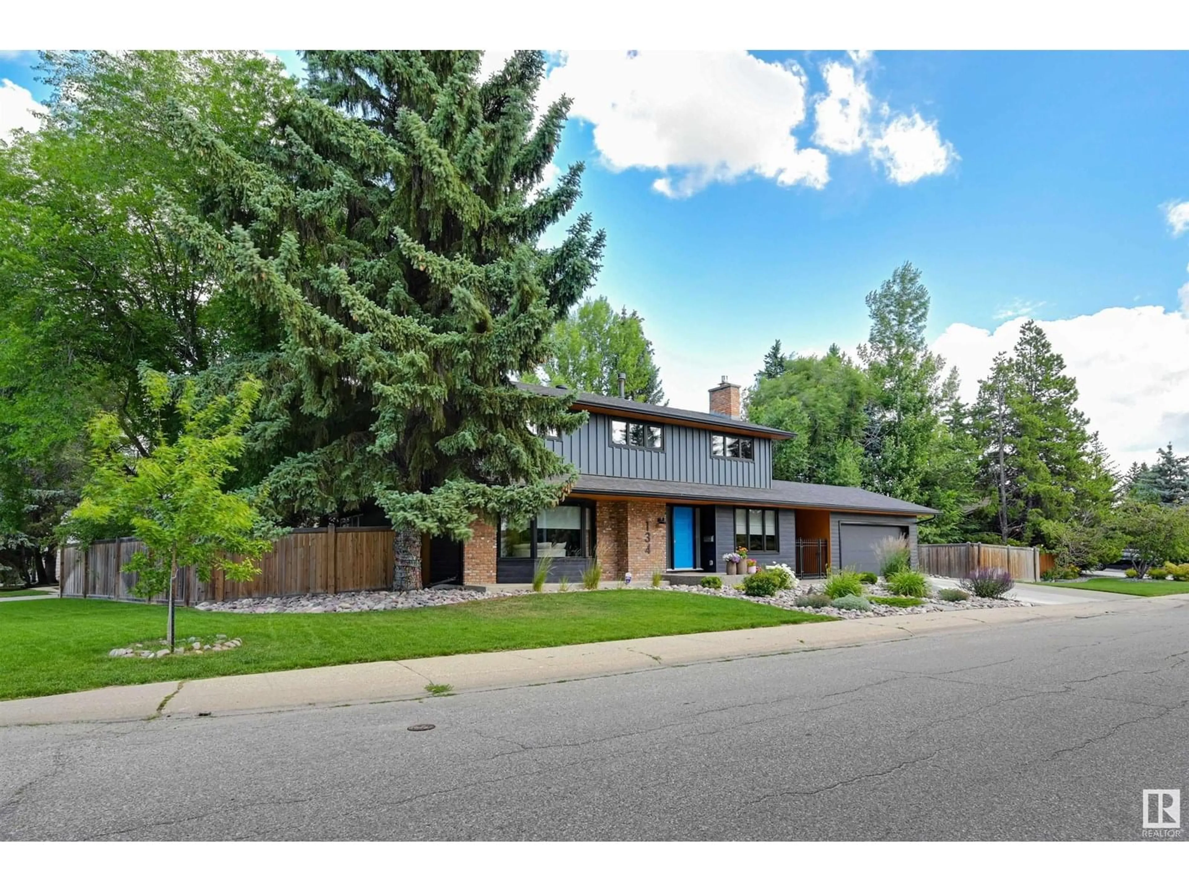 Home with brick exterior material, street for 134 QUESNELL CR, Edmonton Alberta T5R5P2