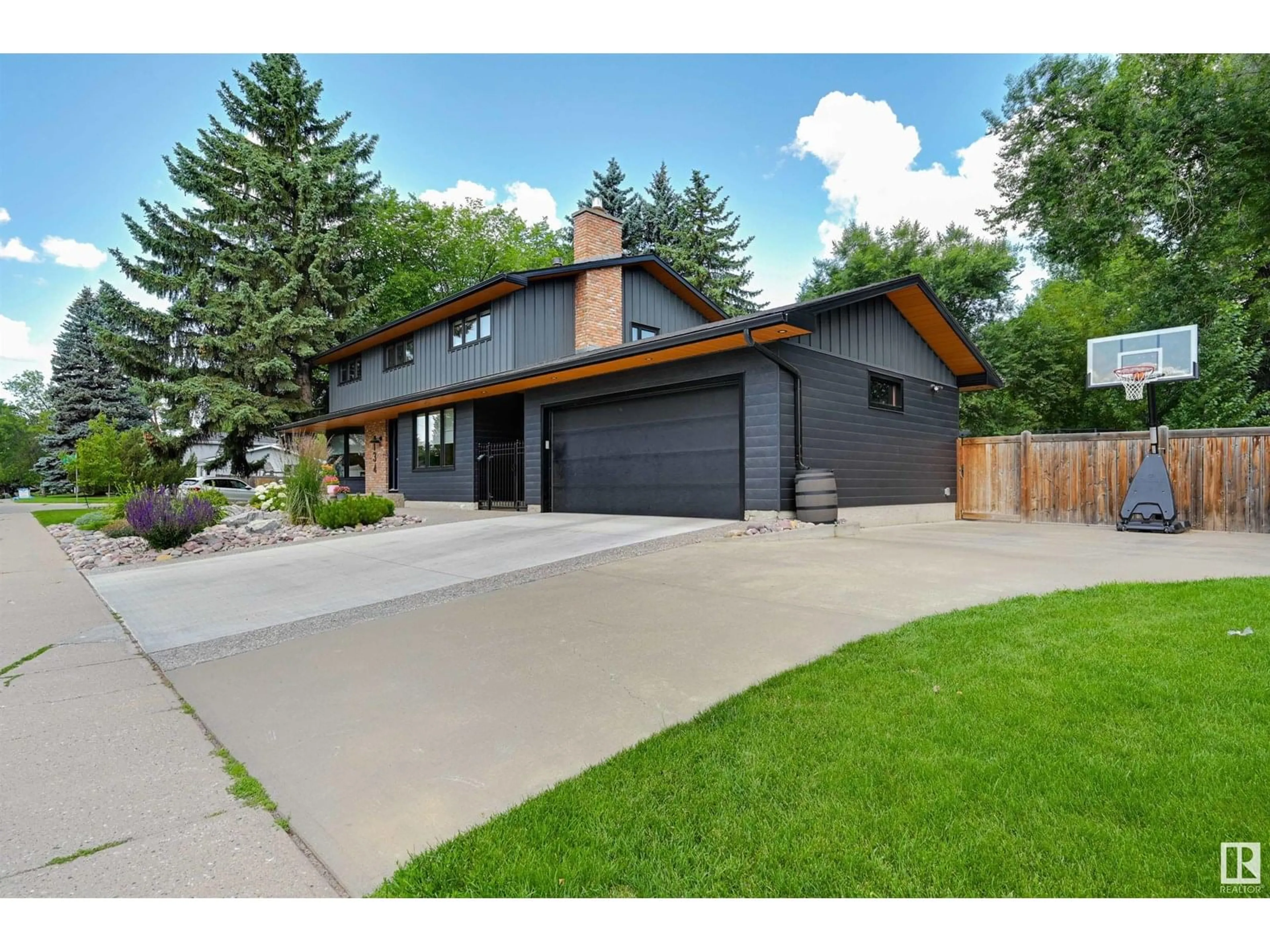 Home with brick exterior material, street for 134 QUESNELL CR, Edmonton Alberta T5R5P2