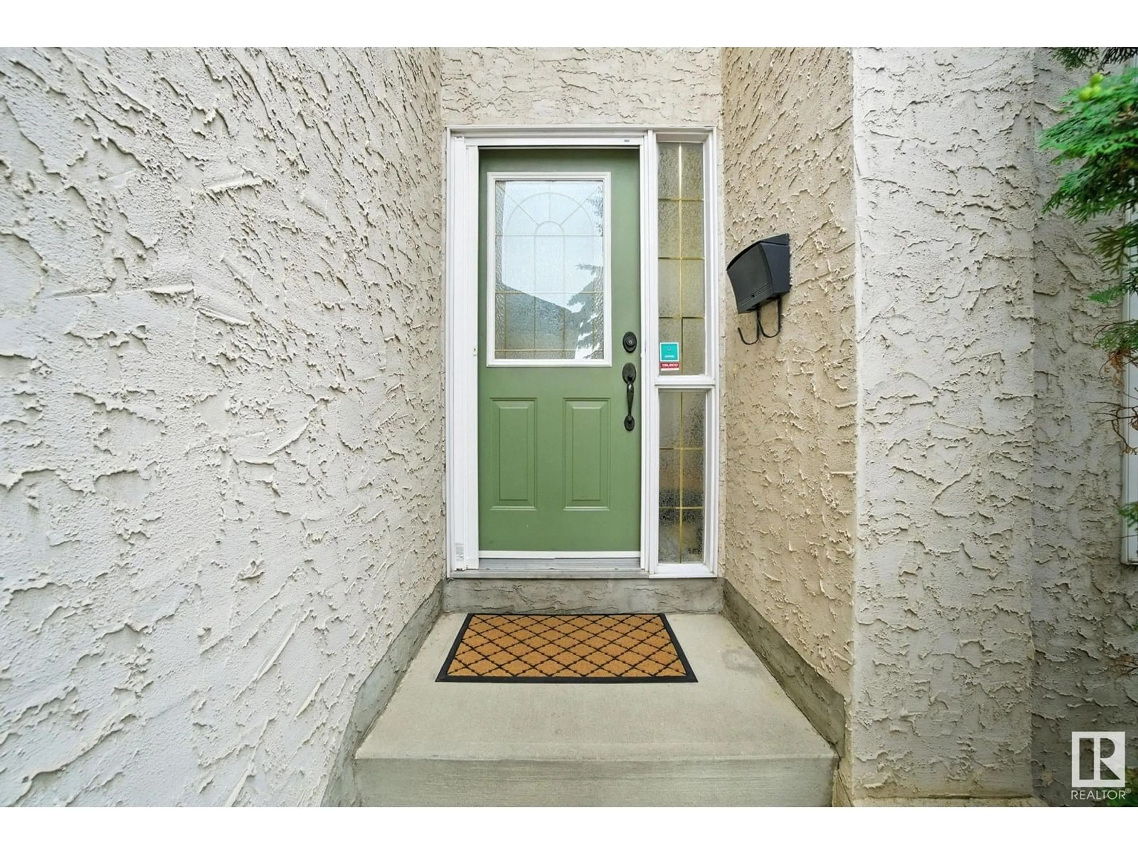 Indoor entryway for 515 REID CL, Edmonton Alberta T6R2M3