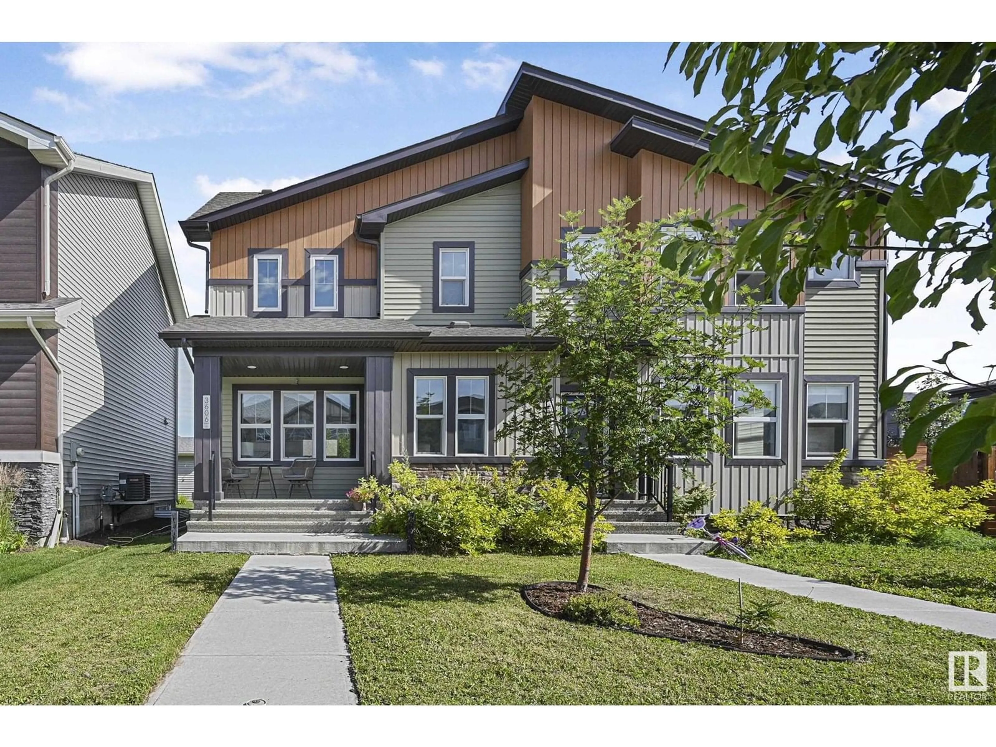 Home with vinyl exterior material, street for 3606 8 AV, Edmonton Alberta T6X2G6