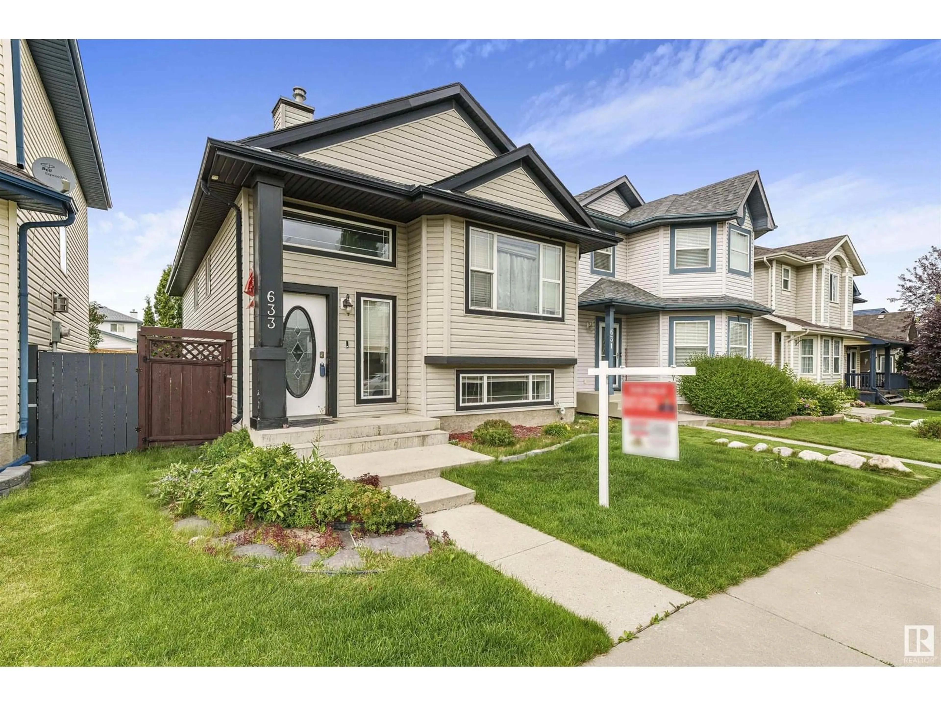 Home with vinyl exterior material, street for 633 WINDROSS CR, Edmonton Alberta T6T1Y1