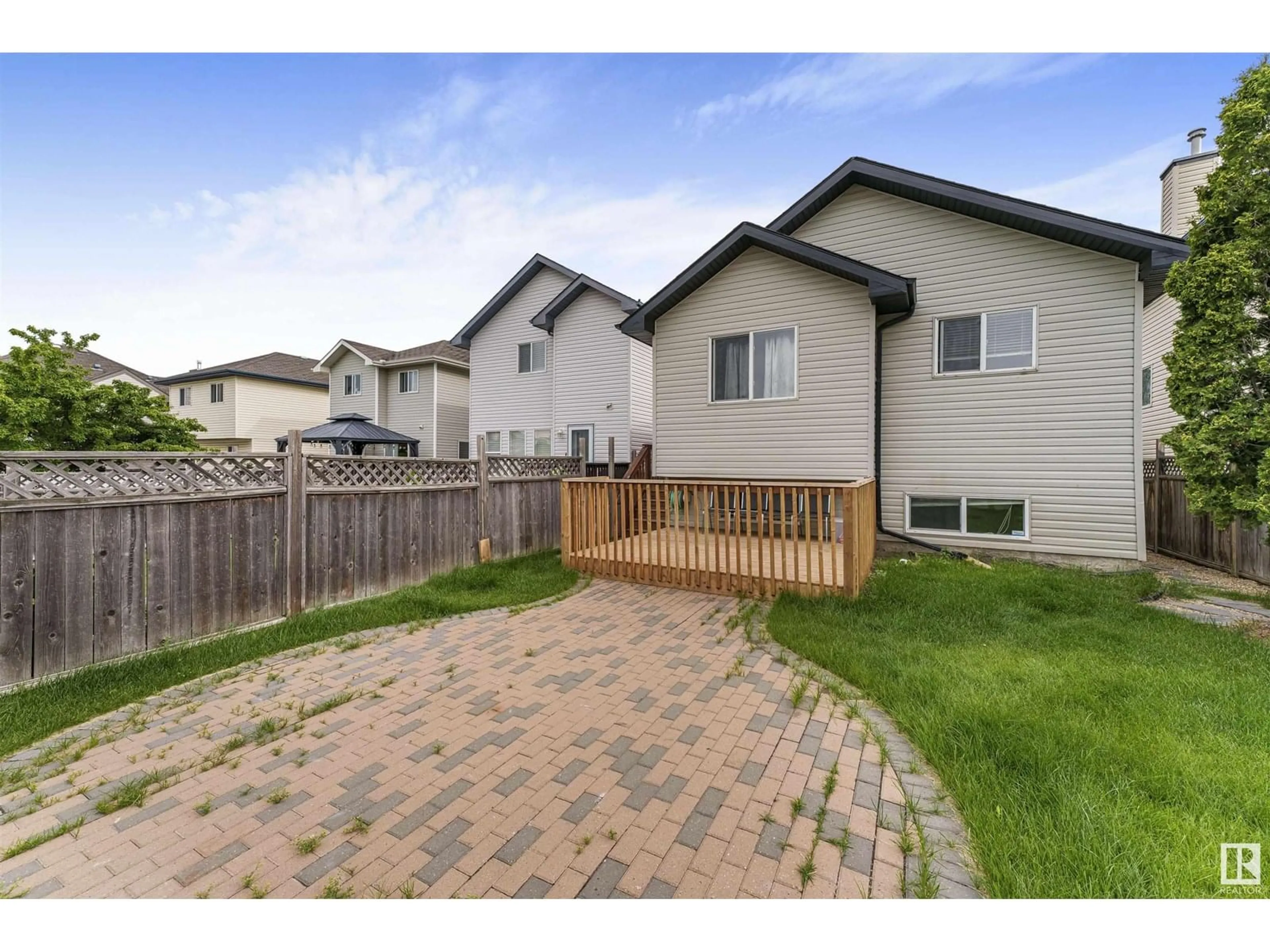 Patio, street for 633 WINDROSS CR, Edmonton Alberta T6T1Y1