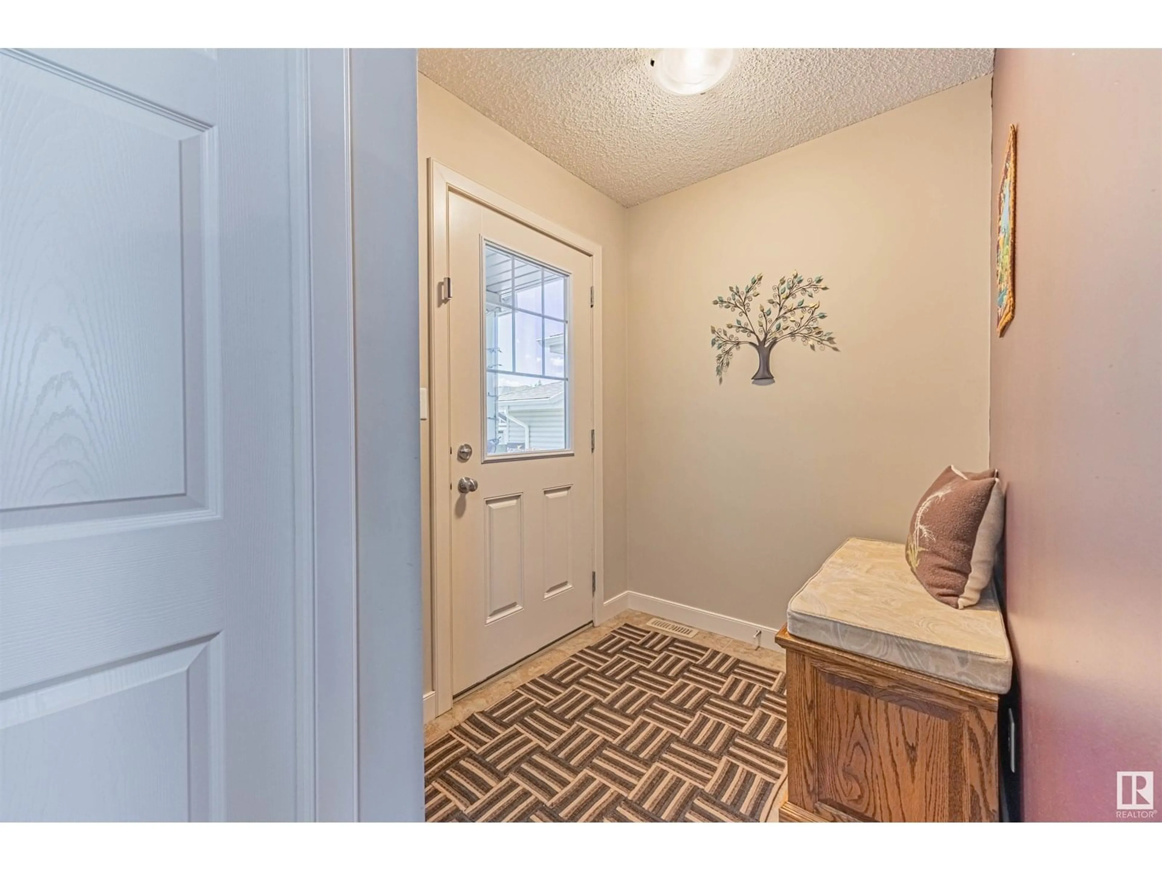Indoor entryway for 20018 131 AV, Edmonton Alberta T5S0E1
