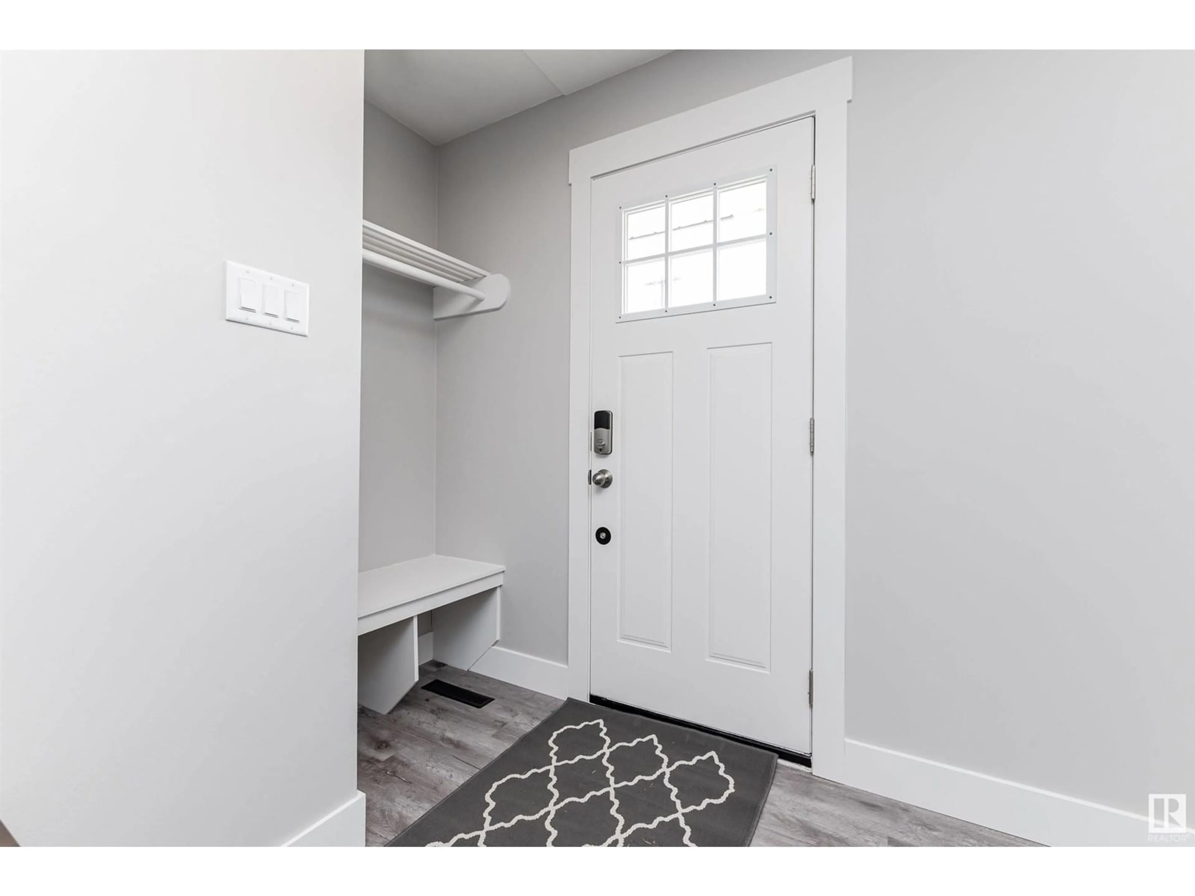 Indoor entryway for NW - 13456 107 ST, Edmonton Alberta T5E4W2