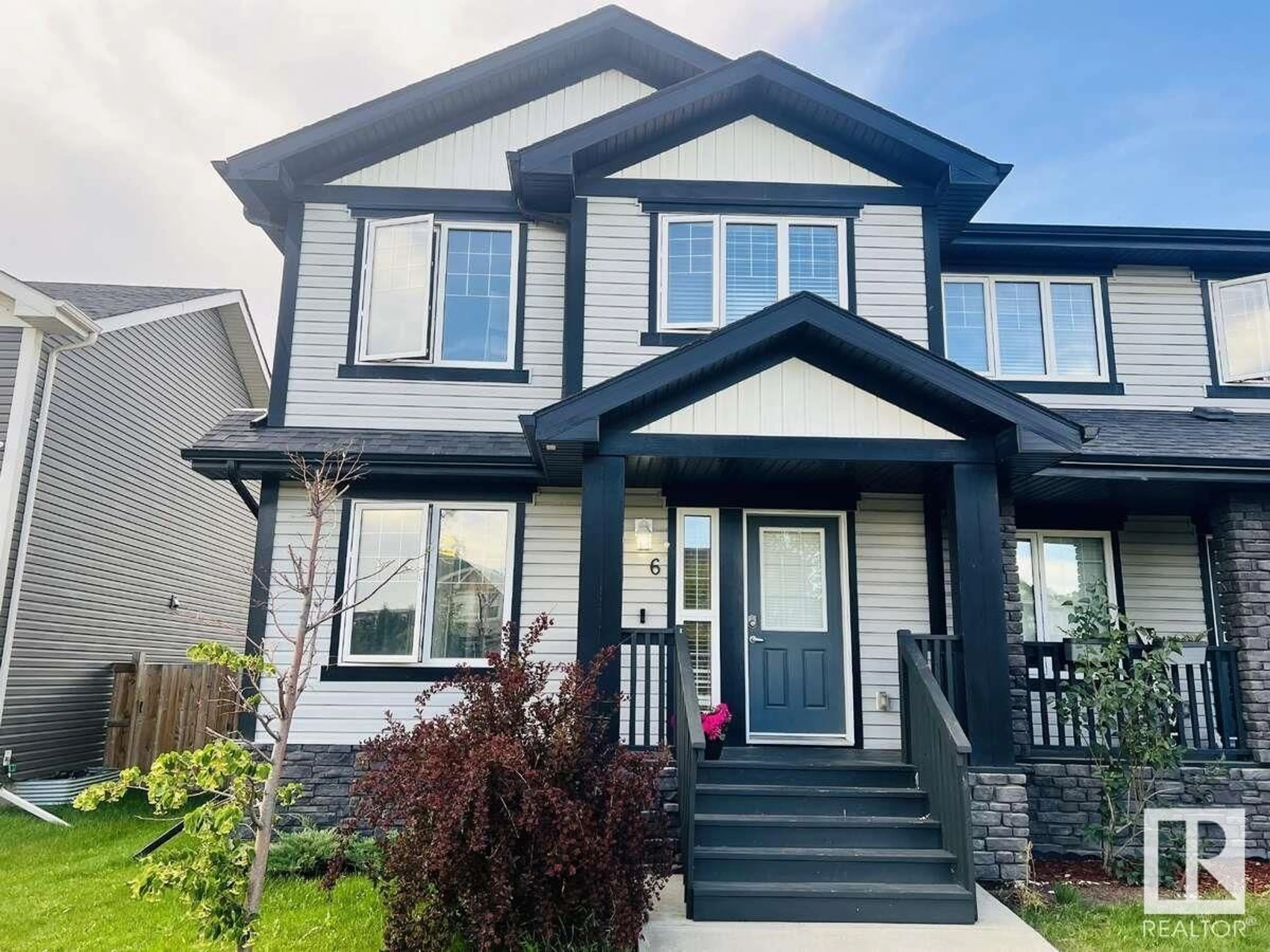 Home with vinyl exterior material, street for 6 ABBEY RD, Sherwood Park Alberta T8H0V6