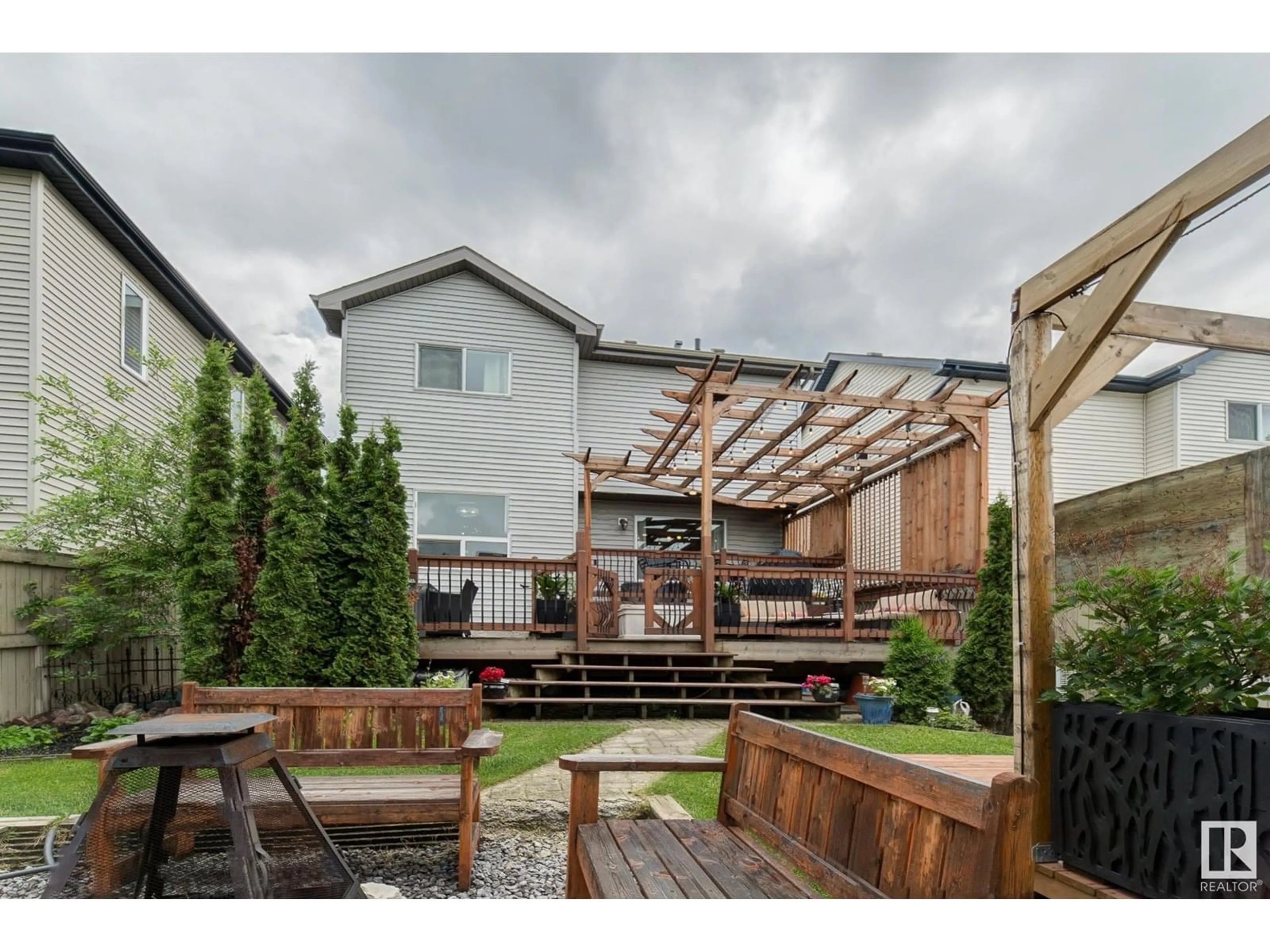 Patio, street for SW - 6112 11 AV, Edmonton Alberta T6X0M4