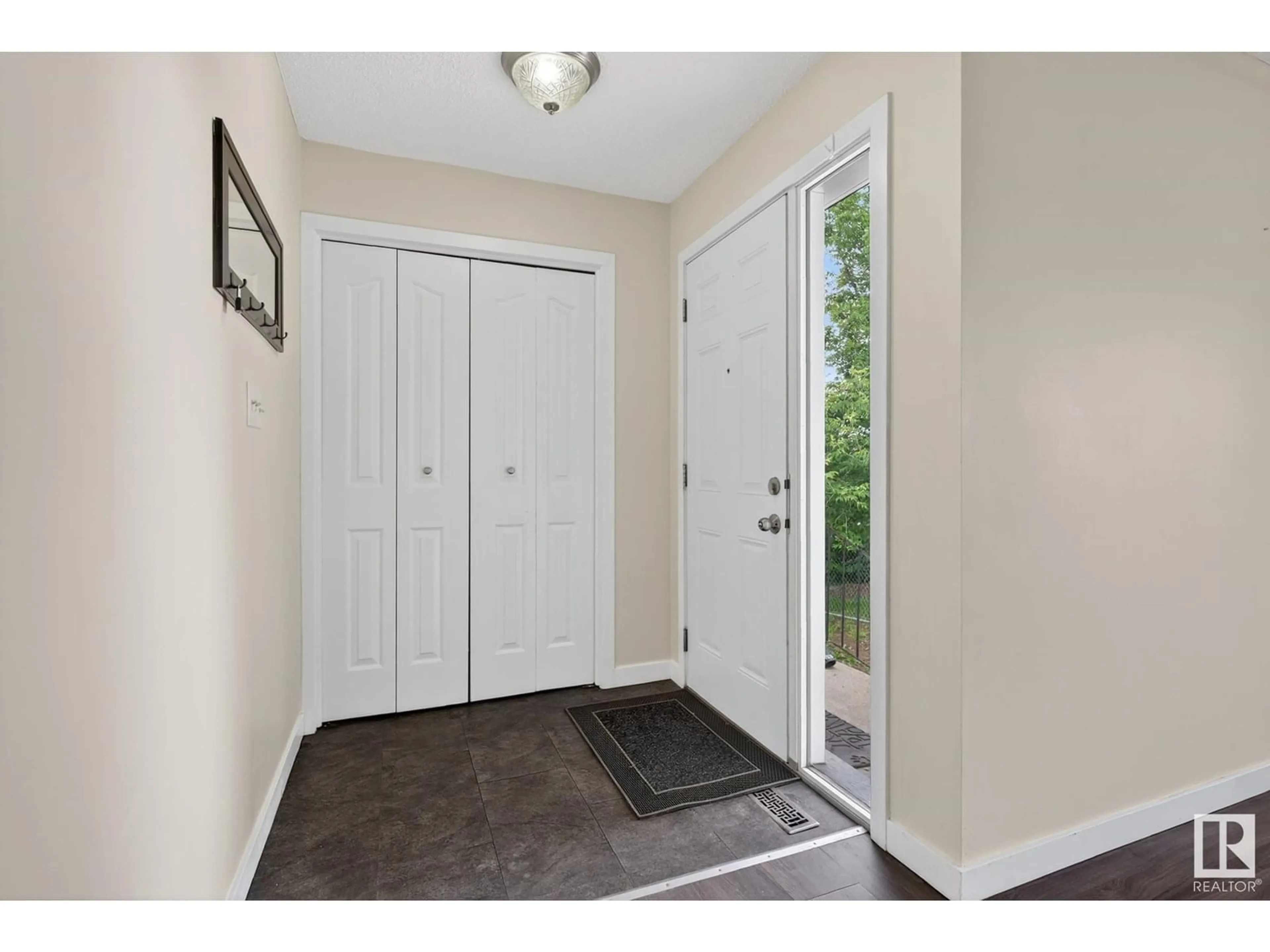 Indoor entryway for 16352 119 ST, Edmonton Alberta T5X4T5