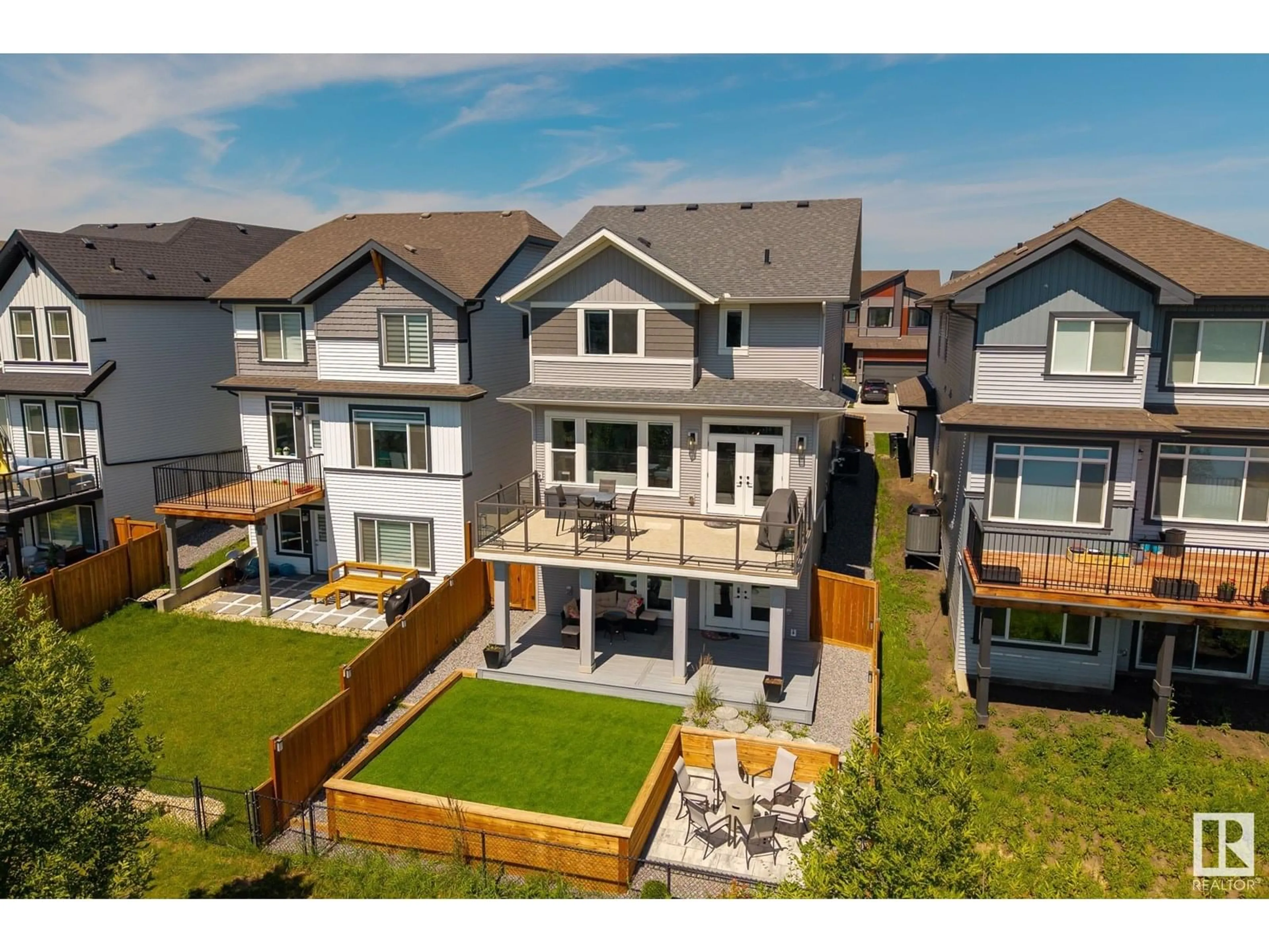 A pic from outside/outdoor area/front of a property/back of a property/a pic from drone, unknown for 3306 PARKER LO SW, Edmonton Alberta T6W4C2