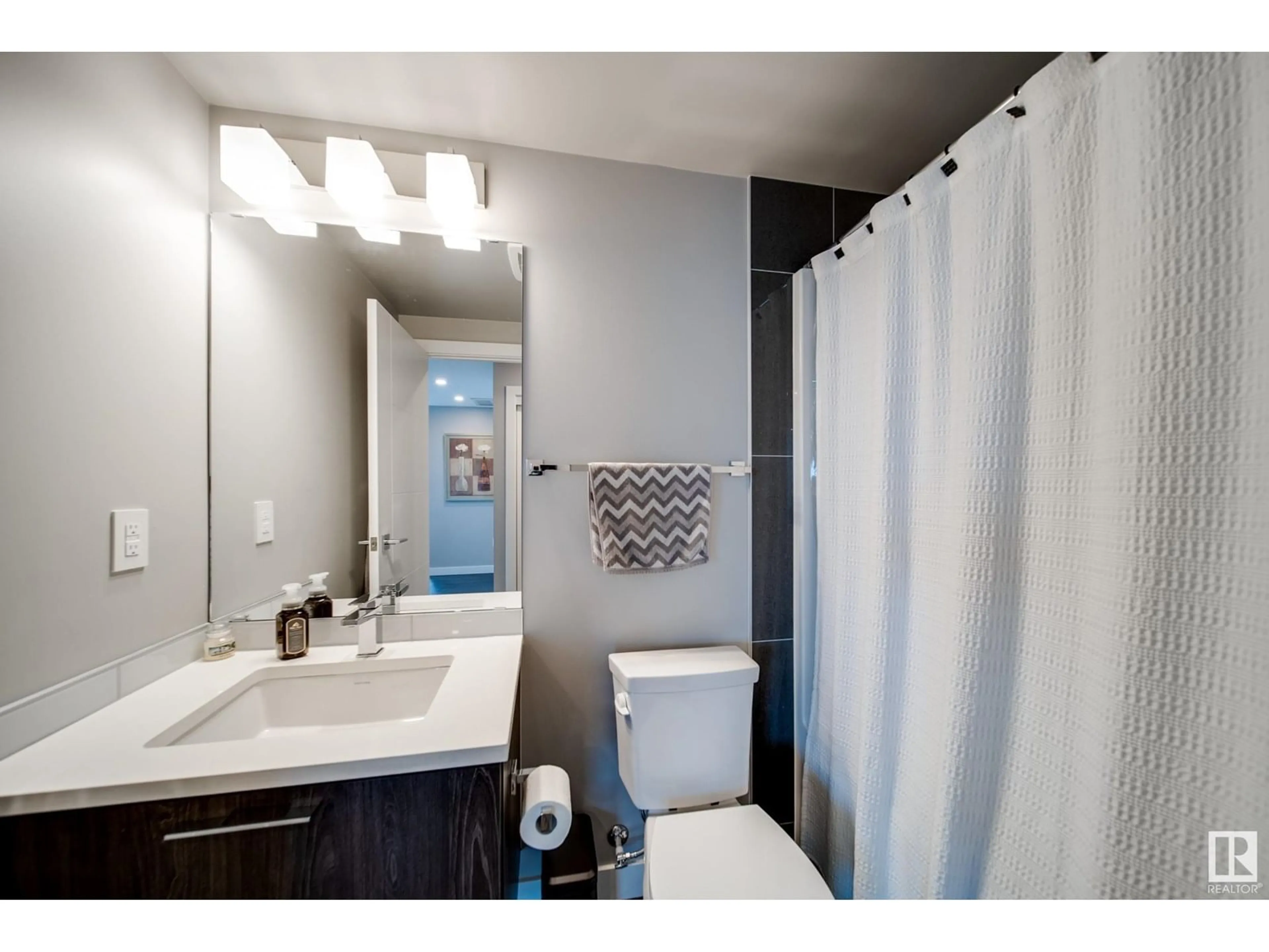 Standard bathroom, ceramic/tile floor for 2902 10180 103 ST NW, Edmonton Alberta T5J0L1
