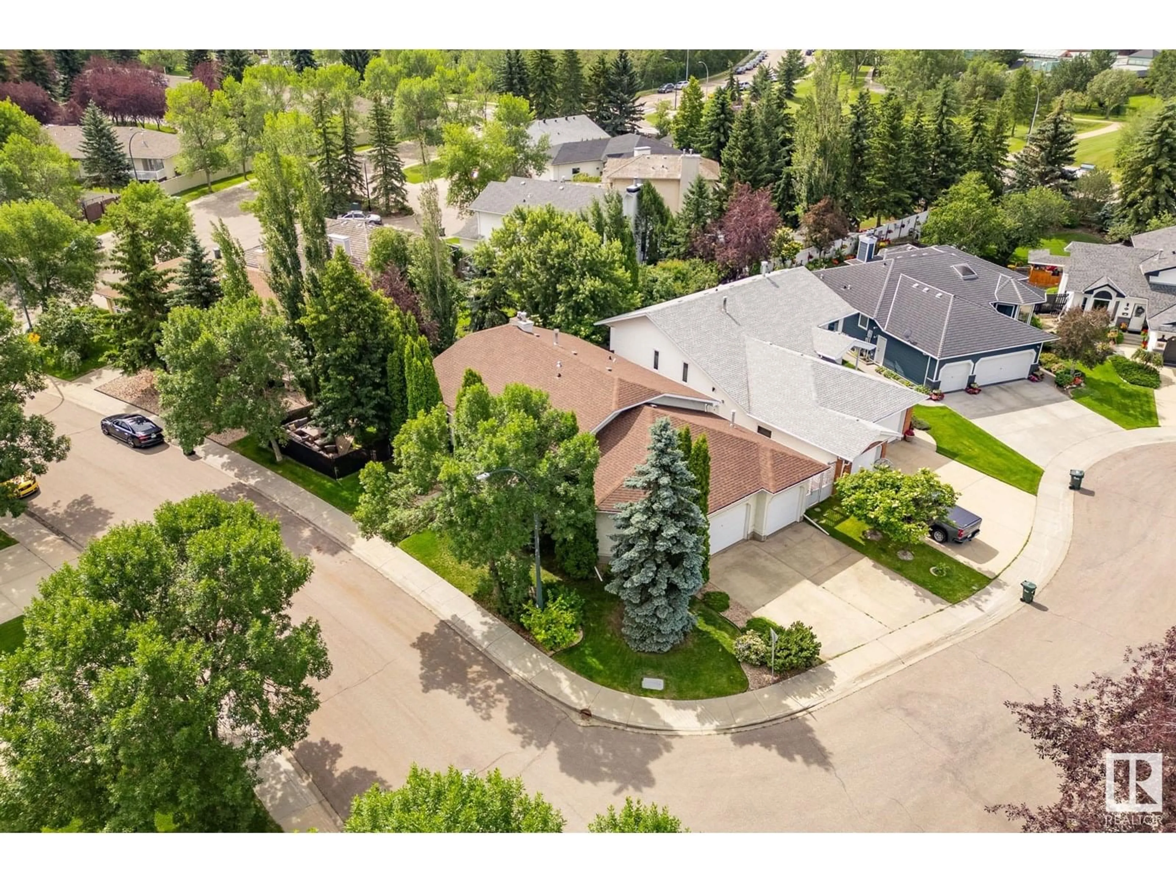 A pic from outside/outdoor area/front of a property/back of a property/a pic from drone, street for 47 CHARLTON RD, Sherwood Park Alberta T8H1R5