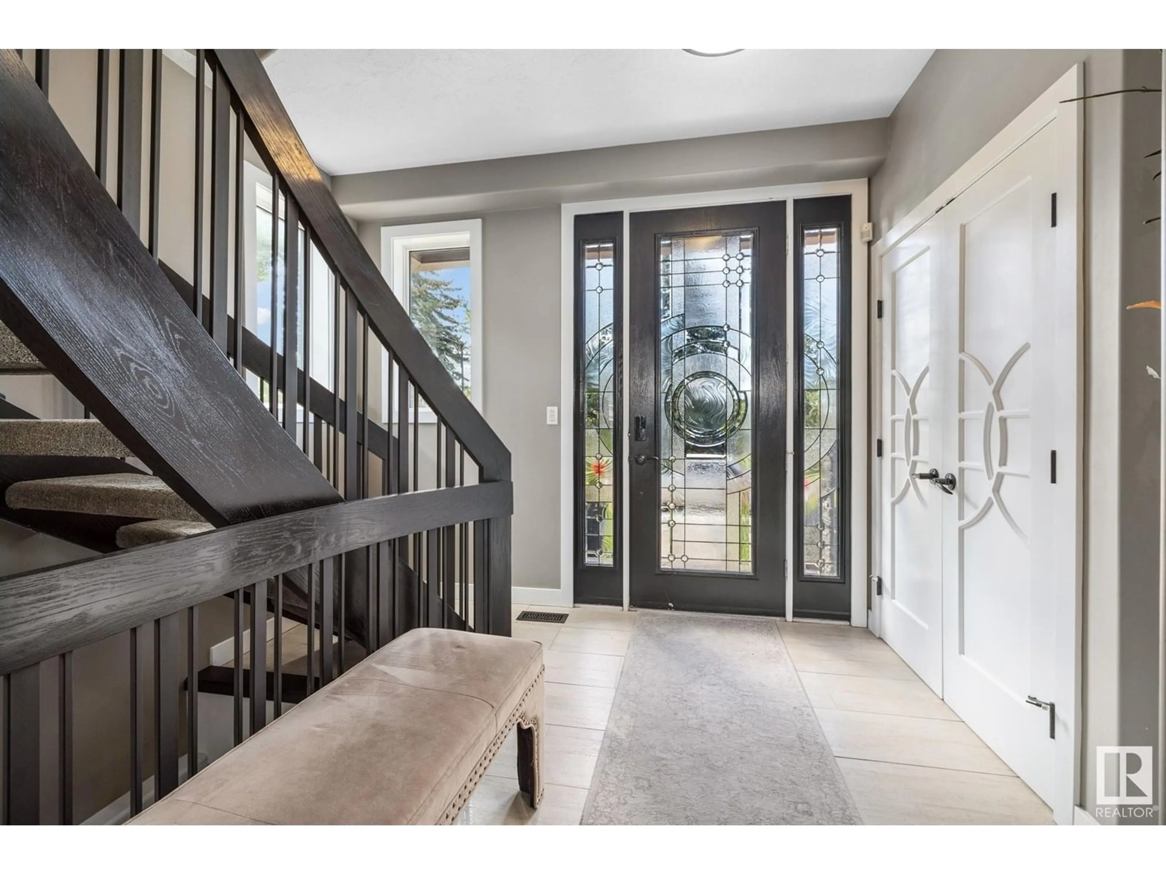 Indoor entryway for 6520 111 AV, Edmonton Alberta T5W0L8