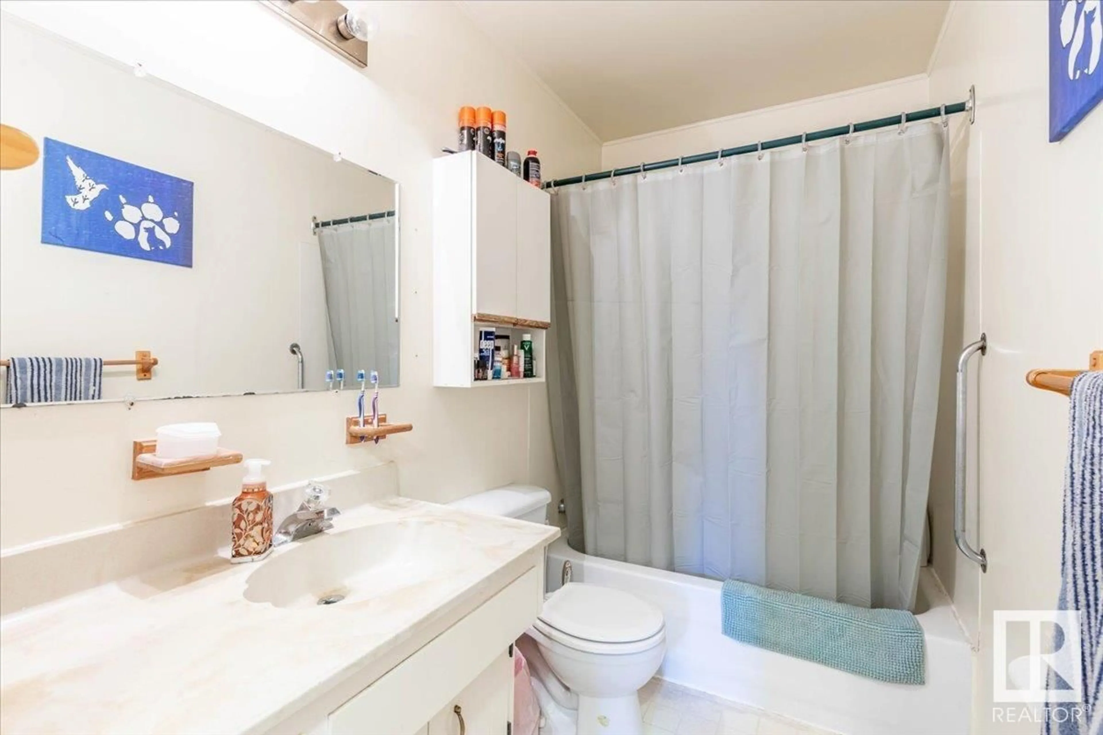 Standard bathroom, ceramic/tile floor for 84 BELLA DR, Leduc Alberta T9E4H6