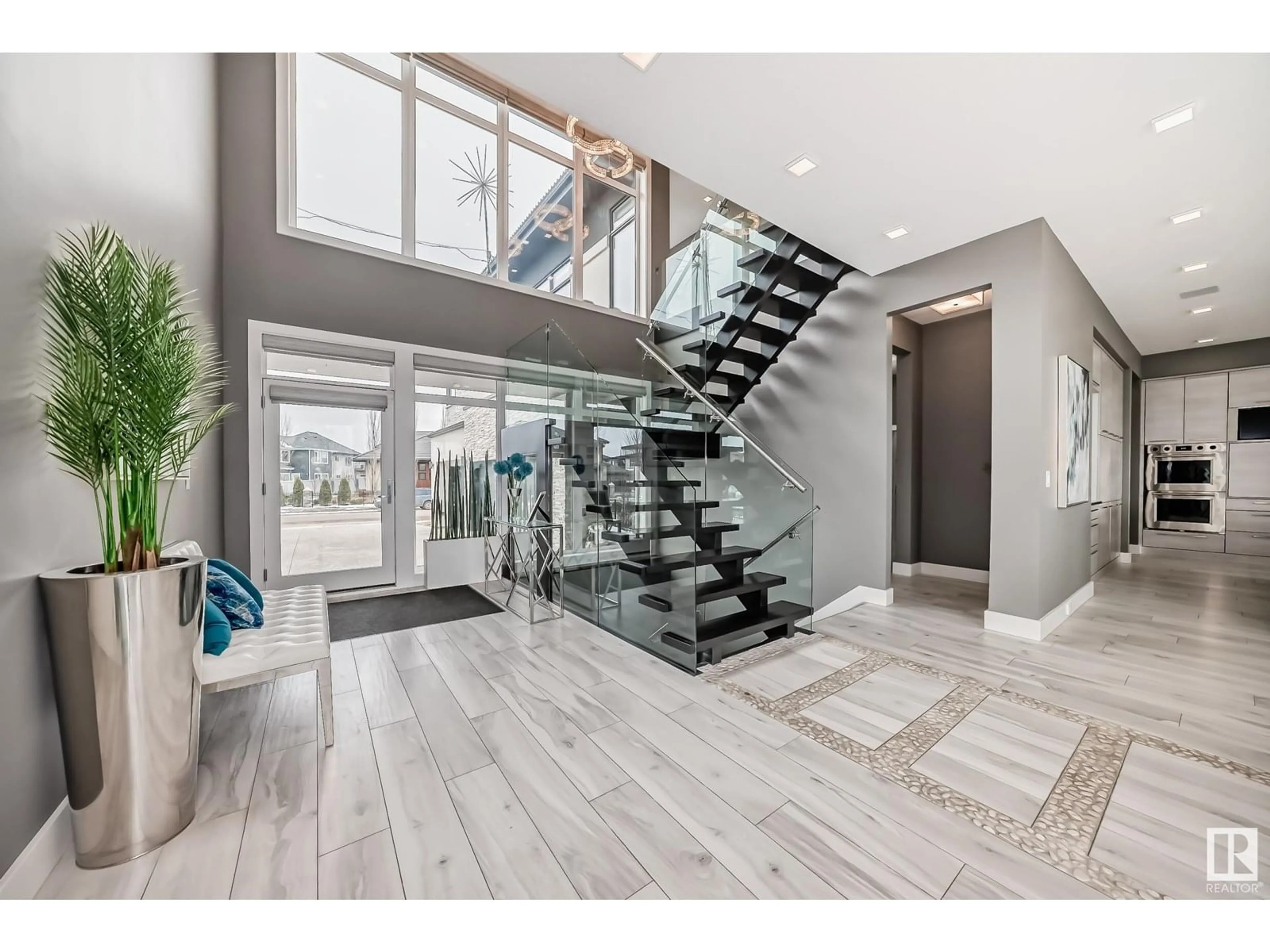 Indoor entryway for 4129 CAMERON HEIGHTS NW, Edmonton Alberta T6M0S4