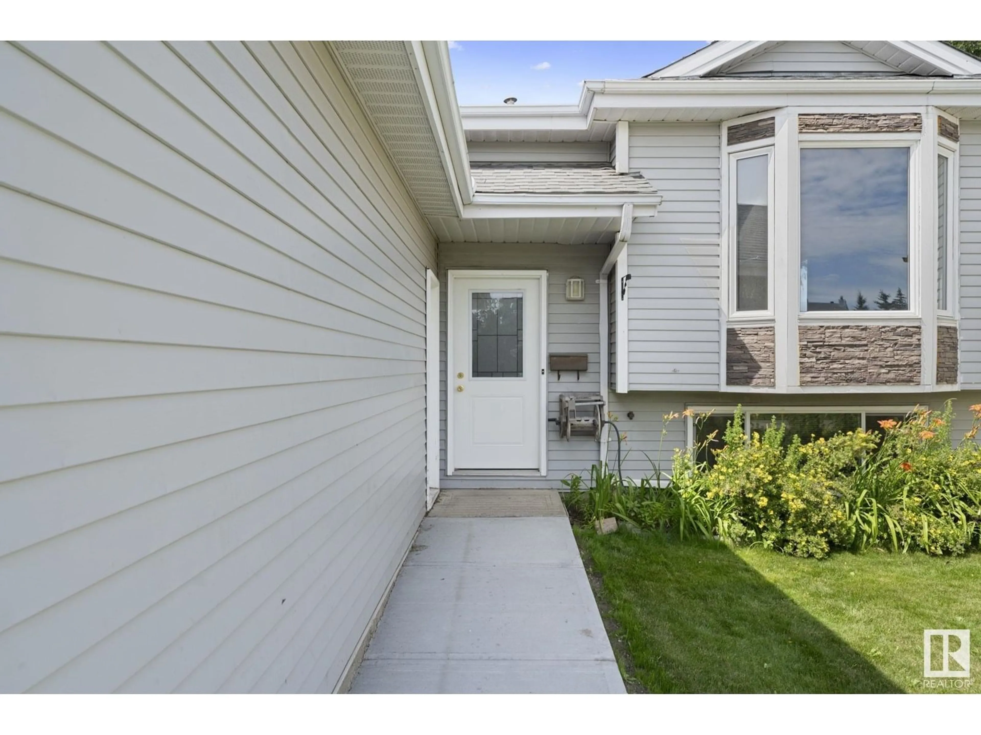 Unknown for NW - 10458 14 AV, Edmonton Alberta T6J5S9