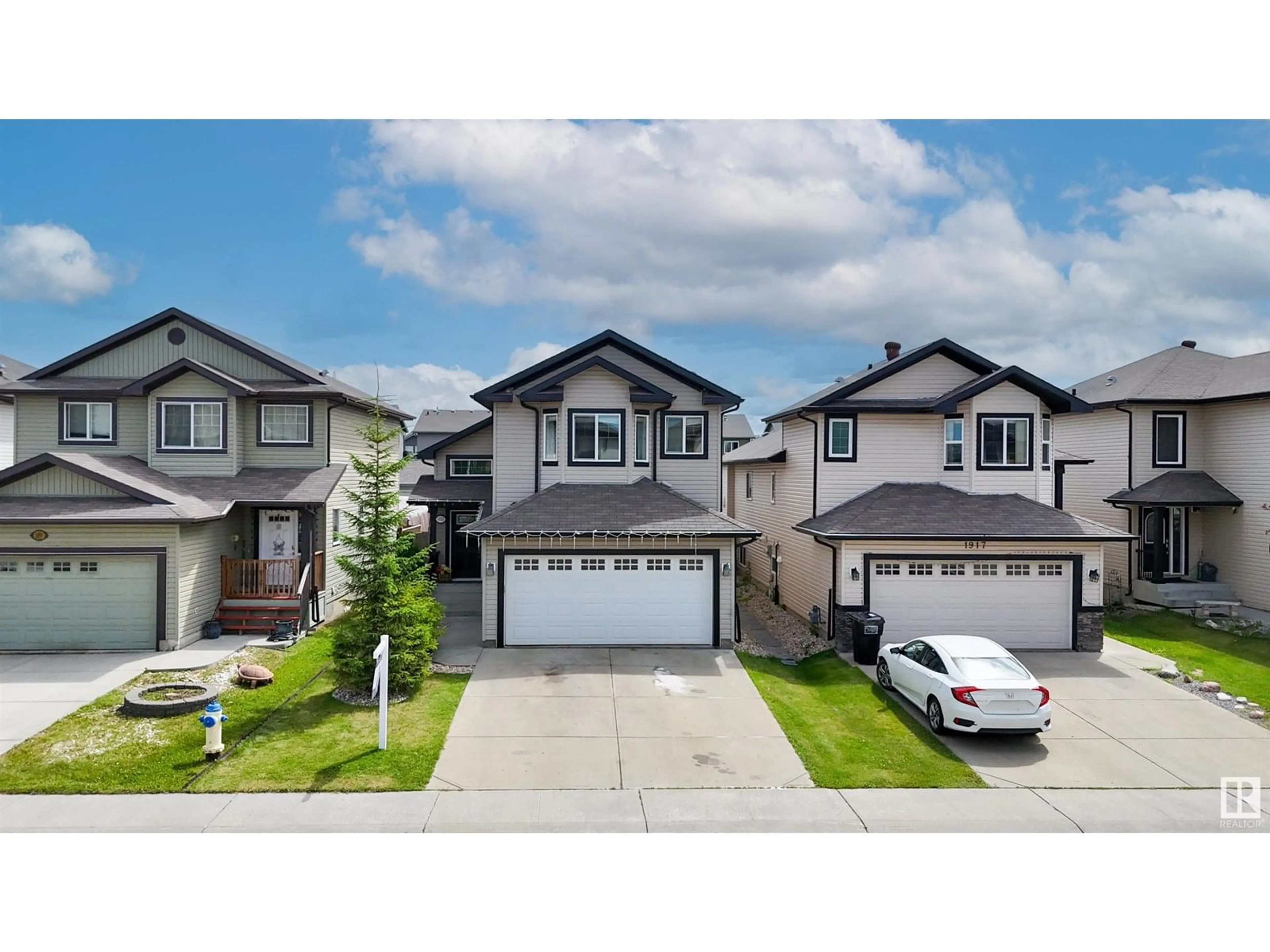 A pic from outside/outdoor area/front of a property/back of a property/a pic from drone, street for 1921 32A ST NW, Edmonton Alberta T6T0K5