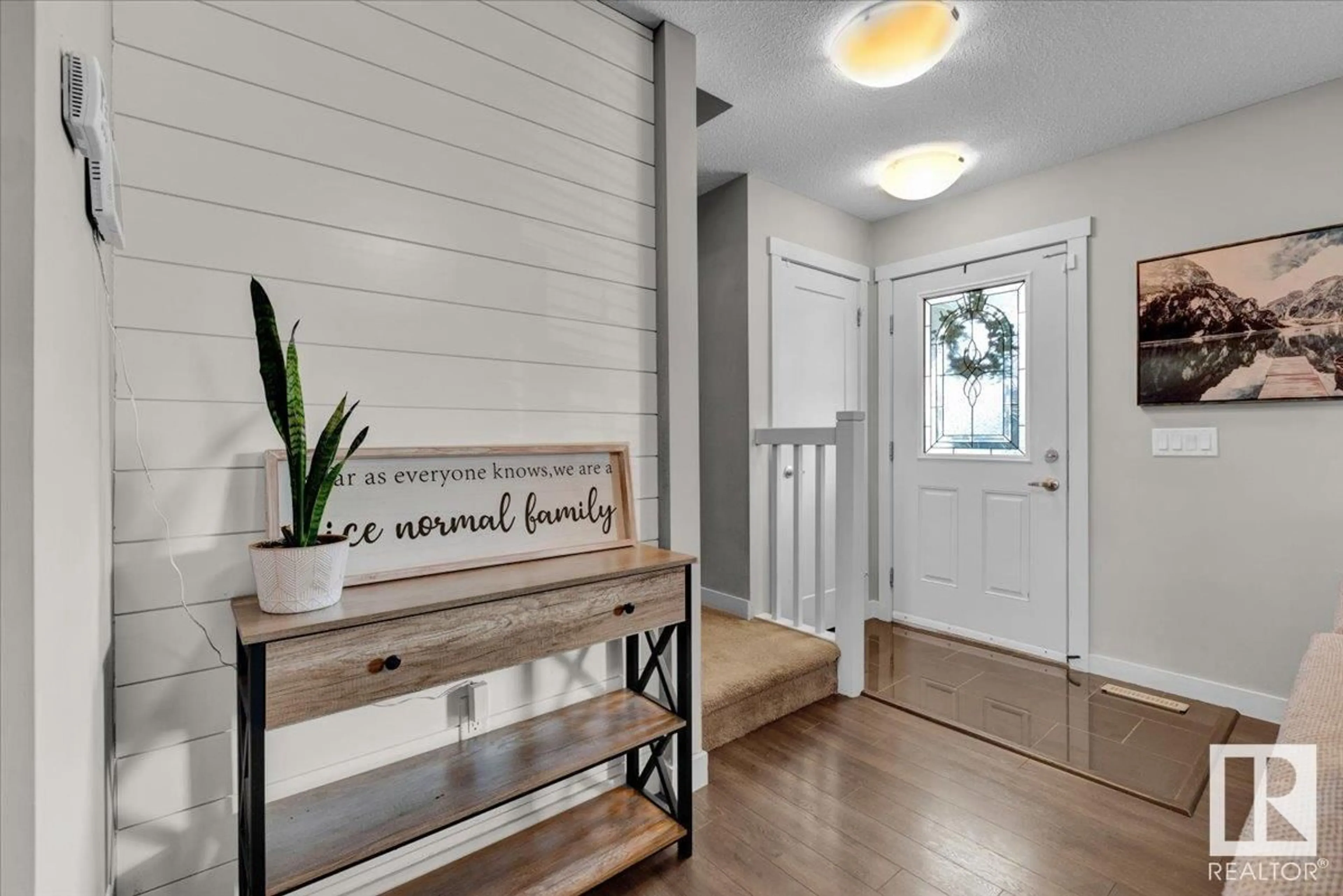 Indoor entryway for 6810 EVANS WD, Edmonton Alberta T6M0T3