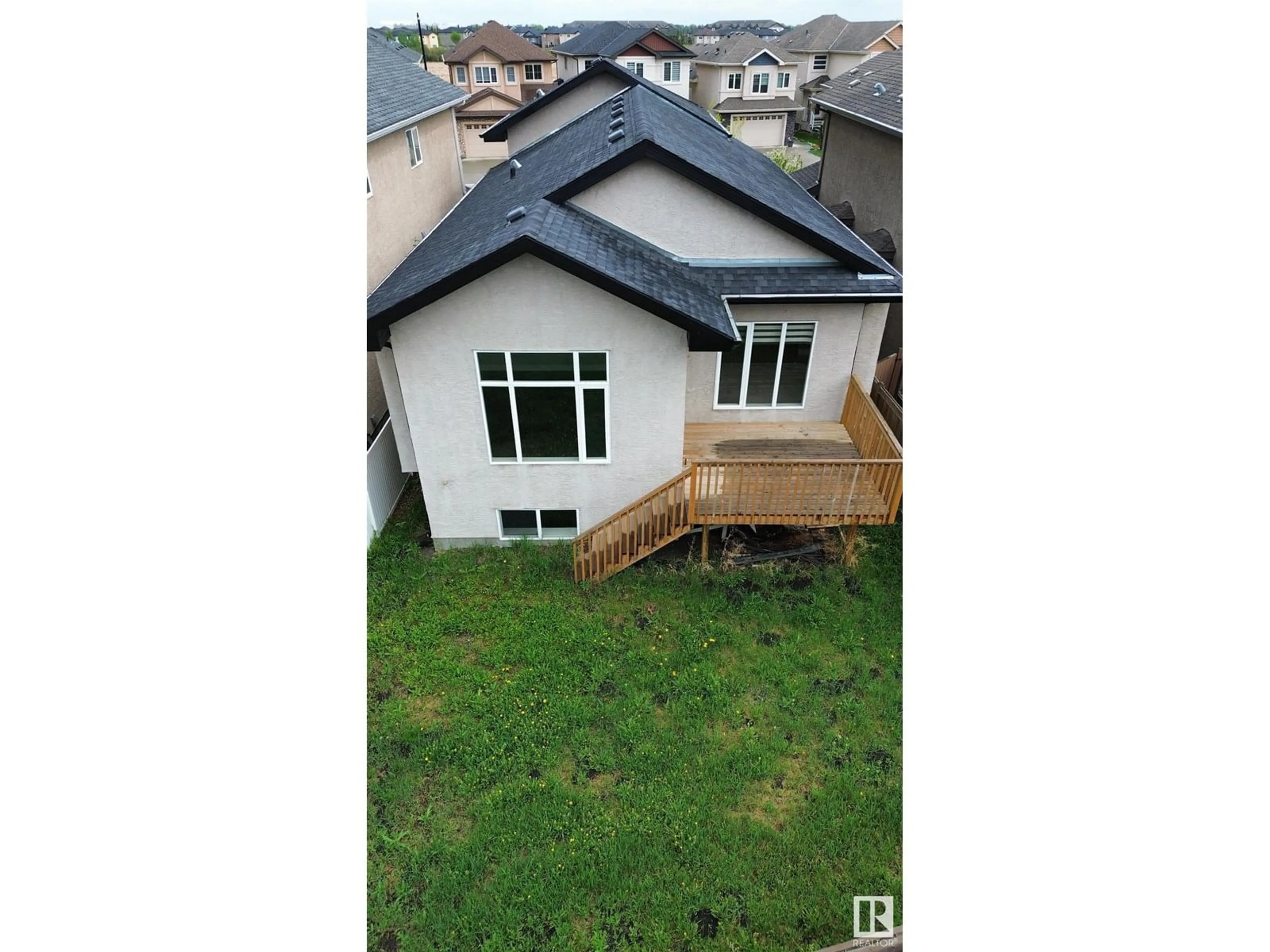 A pic from outside/outdoor area/front of a property/back of a property/a pic from drone, building for 550 ALBANY WY, Edmonton Alberta T6V1J6