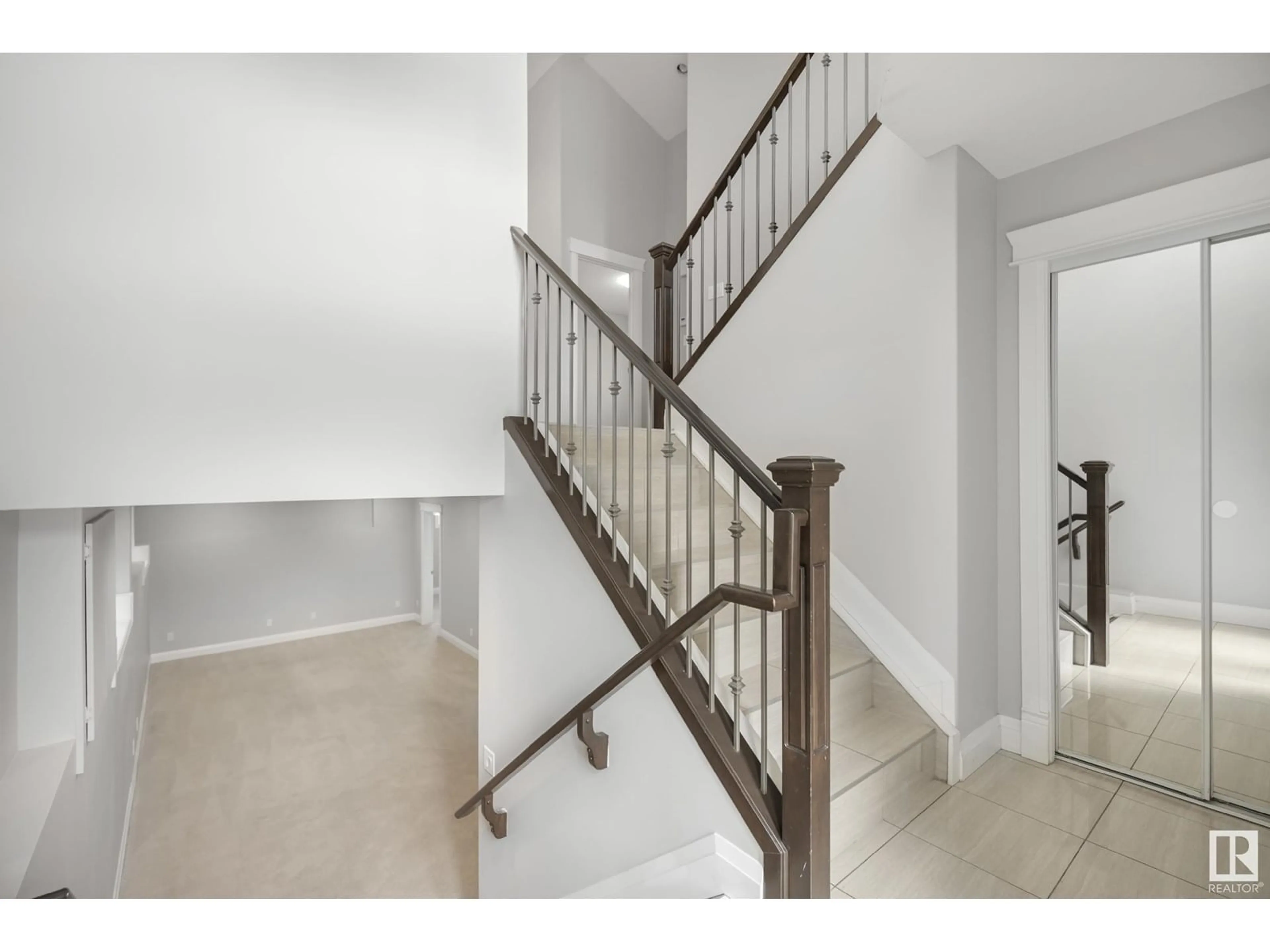 Stairs for 550 ALBANY WY, Edmonton Alberta T6V1J6