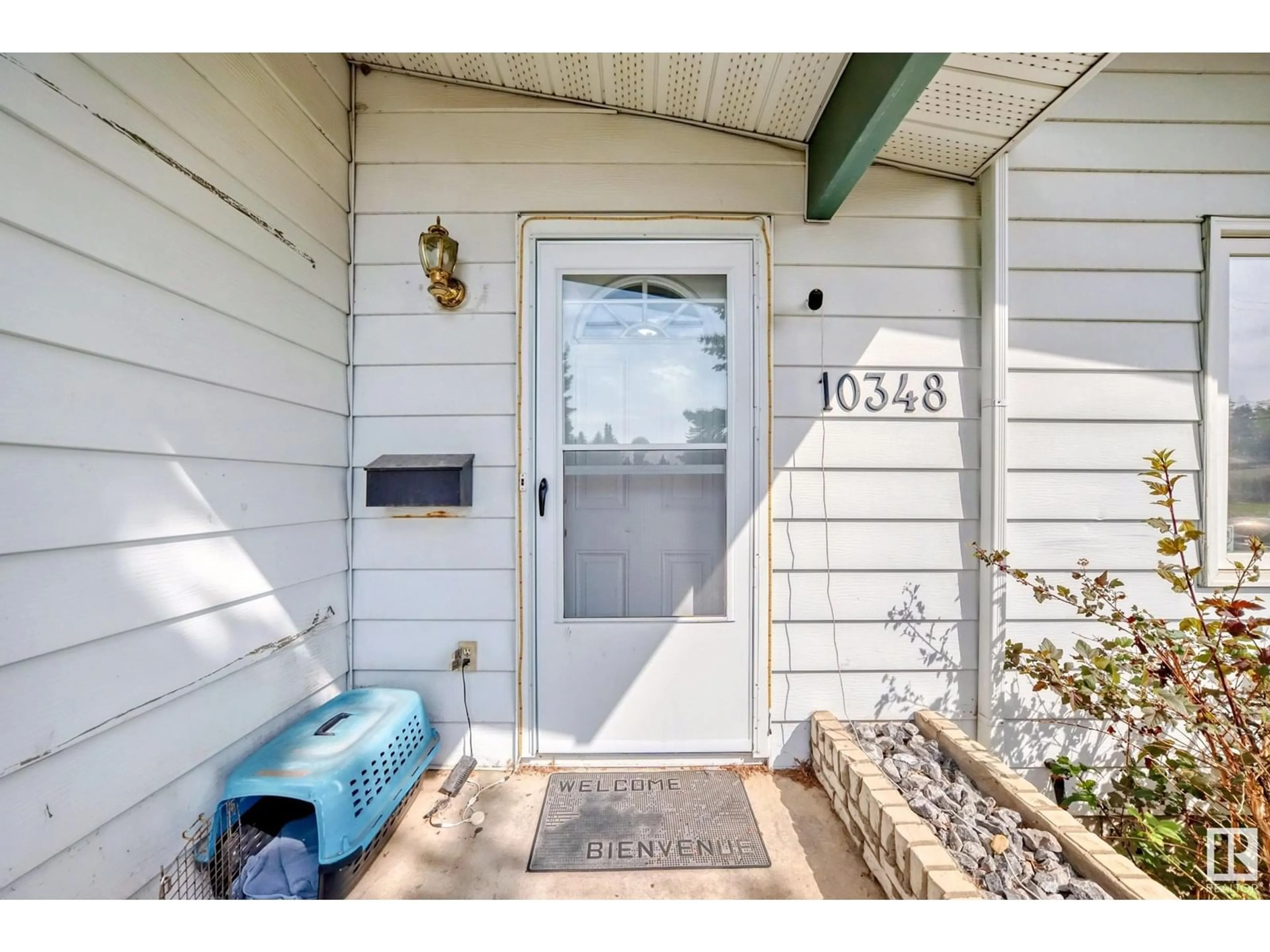 Indoor entryway for 10348 36A AV, Edmonton Alberta T6J2H6