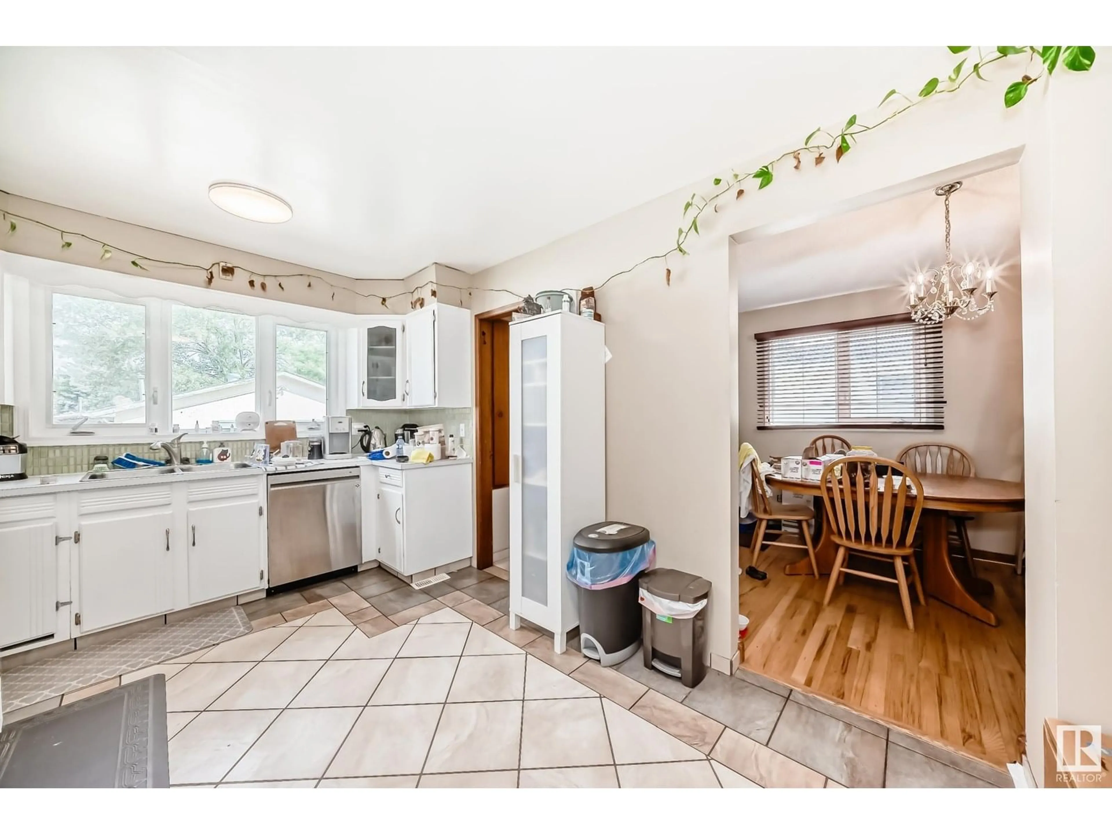 Unknown for 10348 36A AV, Edmonton Alberta T6J2H6