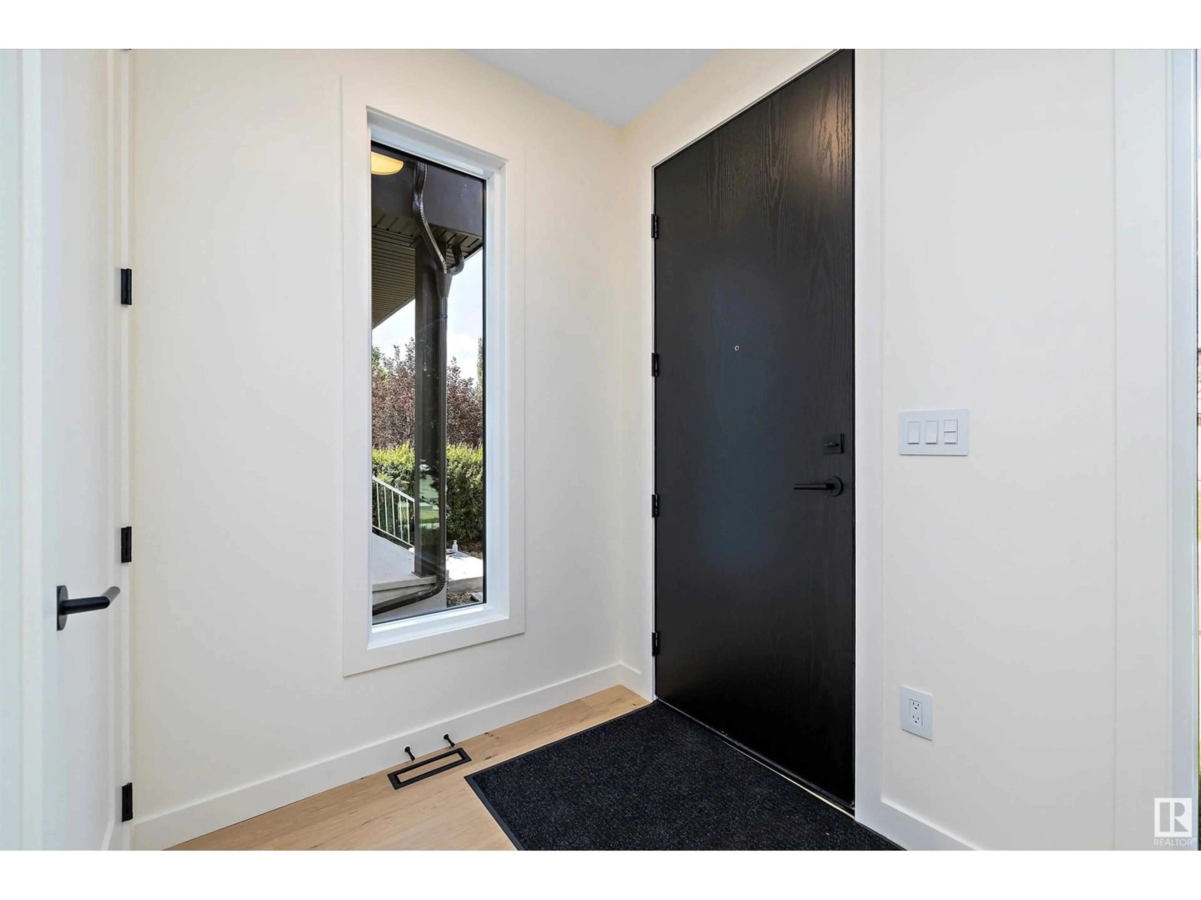 Indoor entryway for NW - 14715 88 AV, Edmonton Alberta T5R4J9