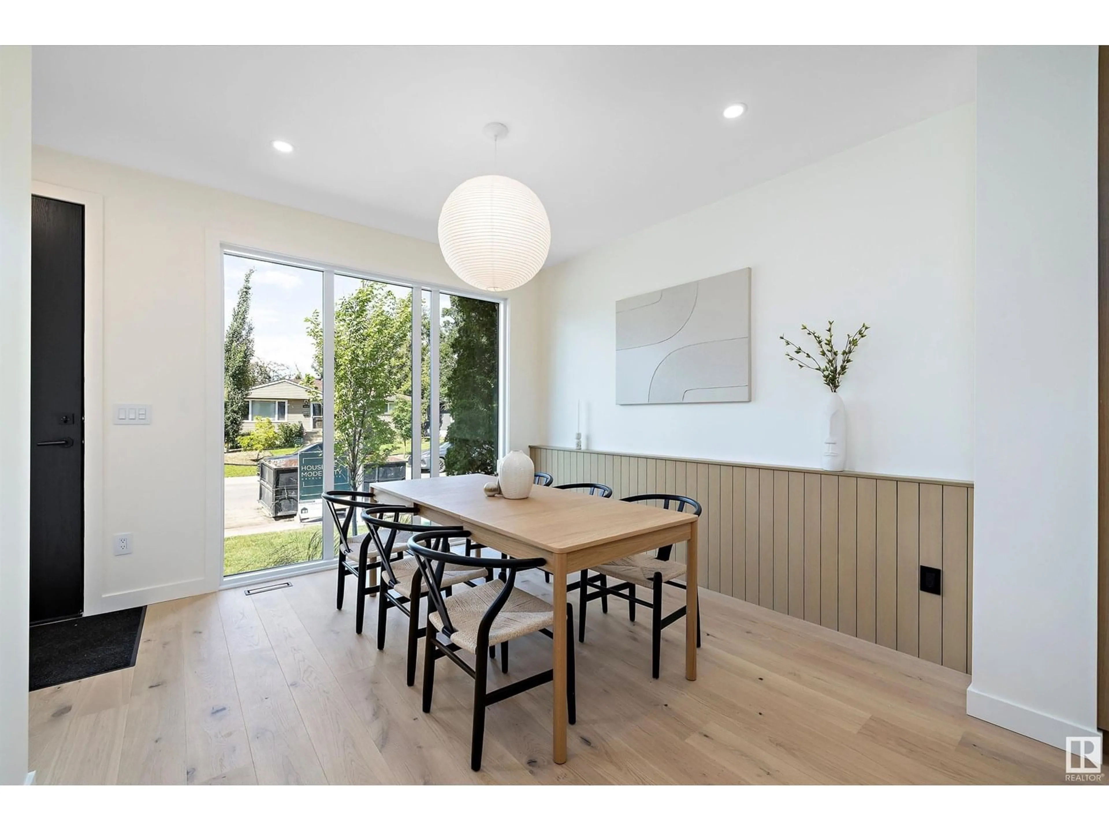 Dining room, wood/laminate floor for NW - 14715 88 AV, Edmonton Alberta T5R4J9