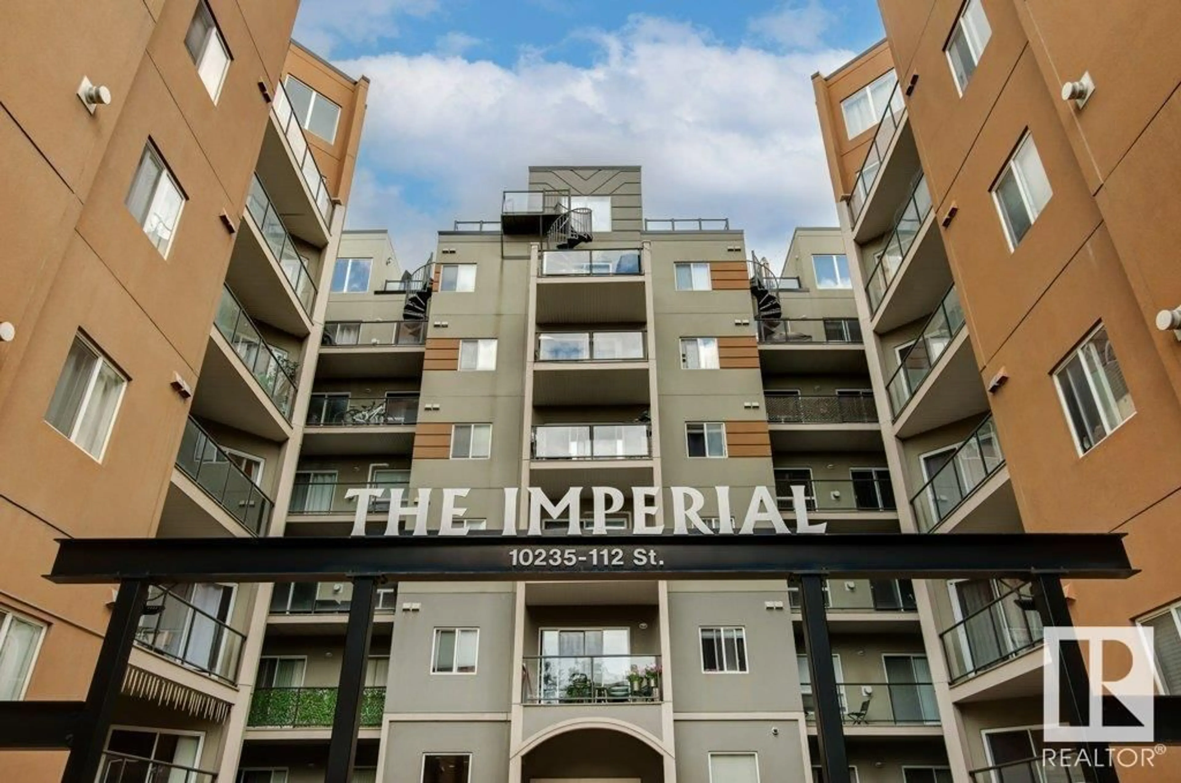 Indoor foyer for 10235 - 418 112 ST, Edmonton Alberta T5K1M7
