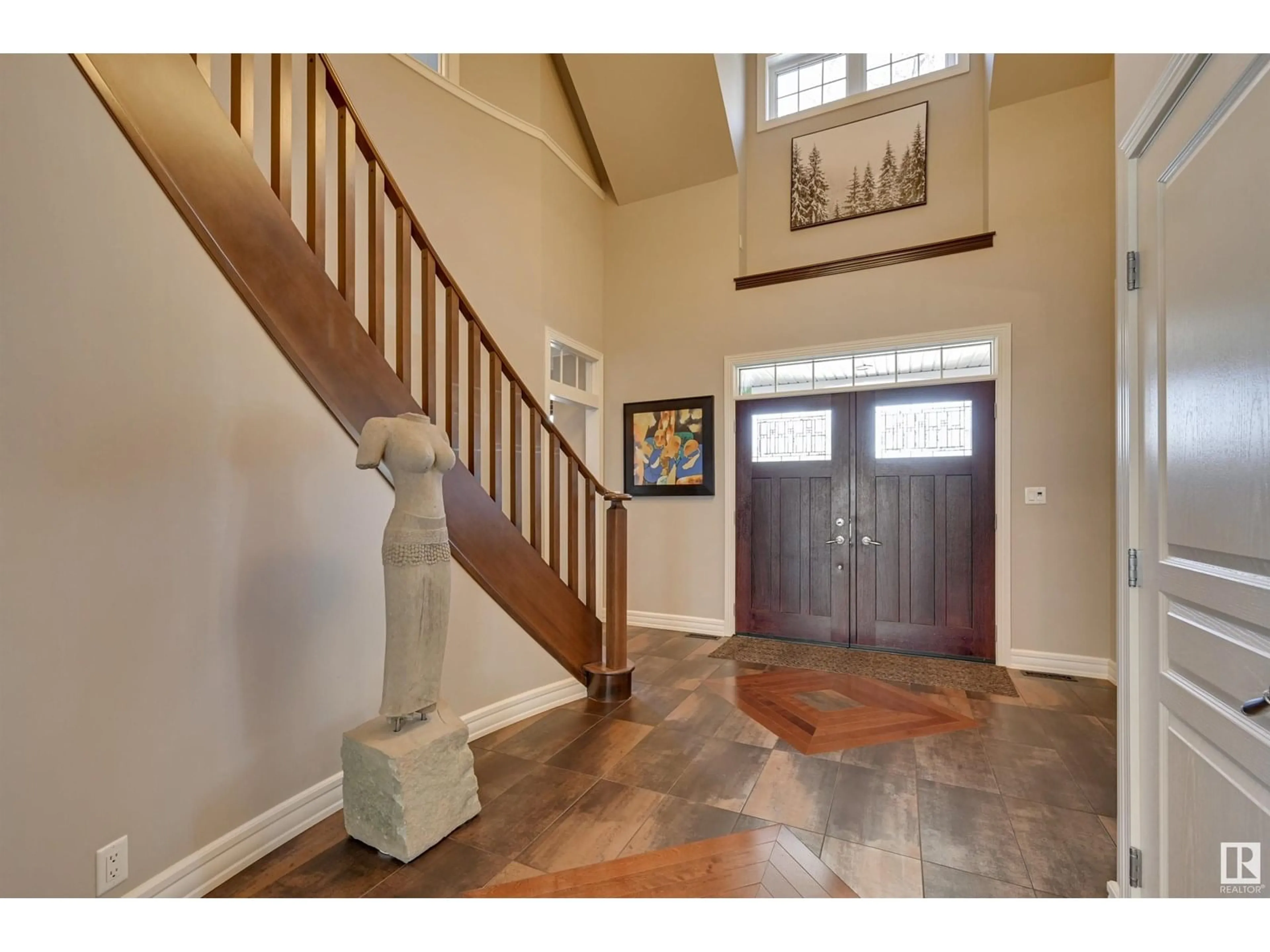 Indoor foyer for NW - 10534 135 ST, Edmonton Alberta T5N2C7