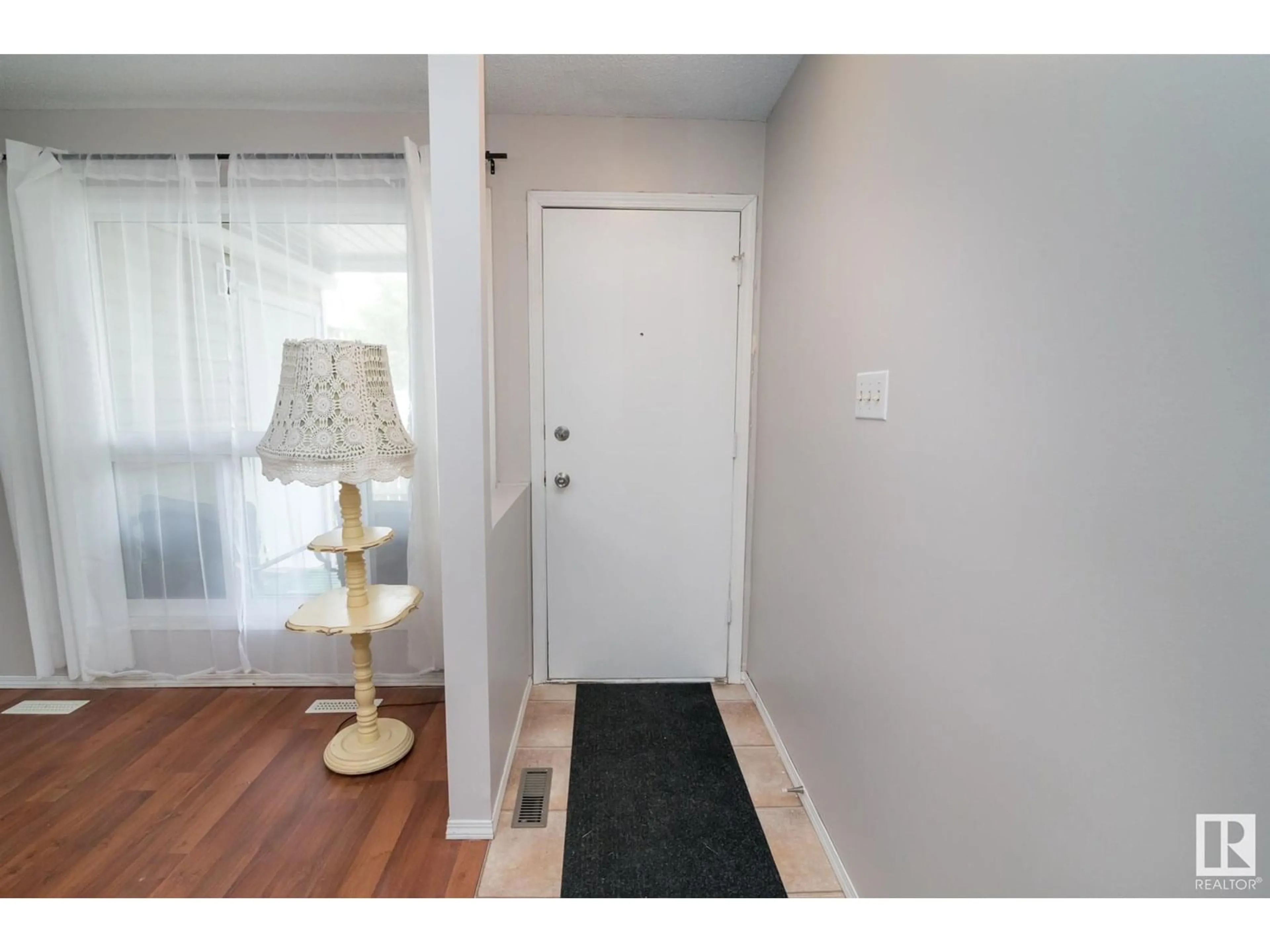 Indoor entryway for 173 - 2703 79 ST NW, Edmonton Alberta T6K3Z6