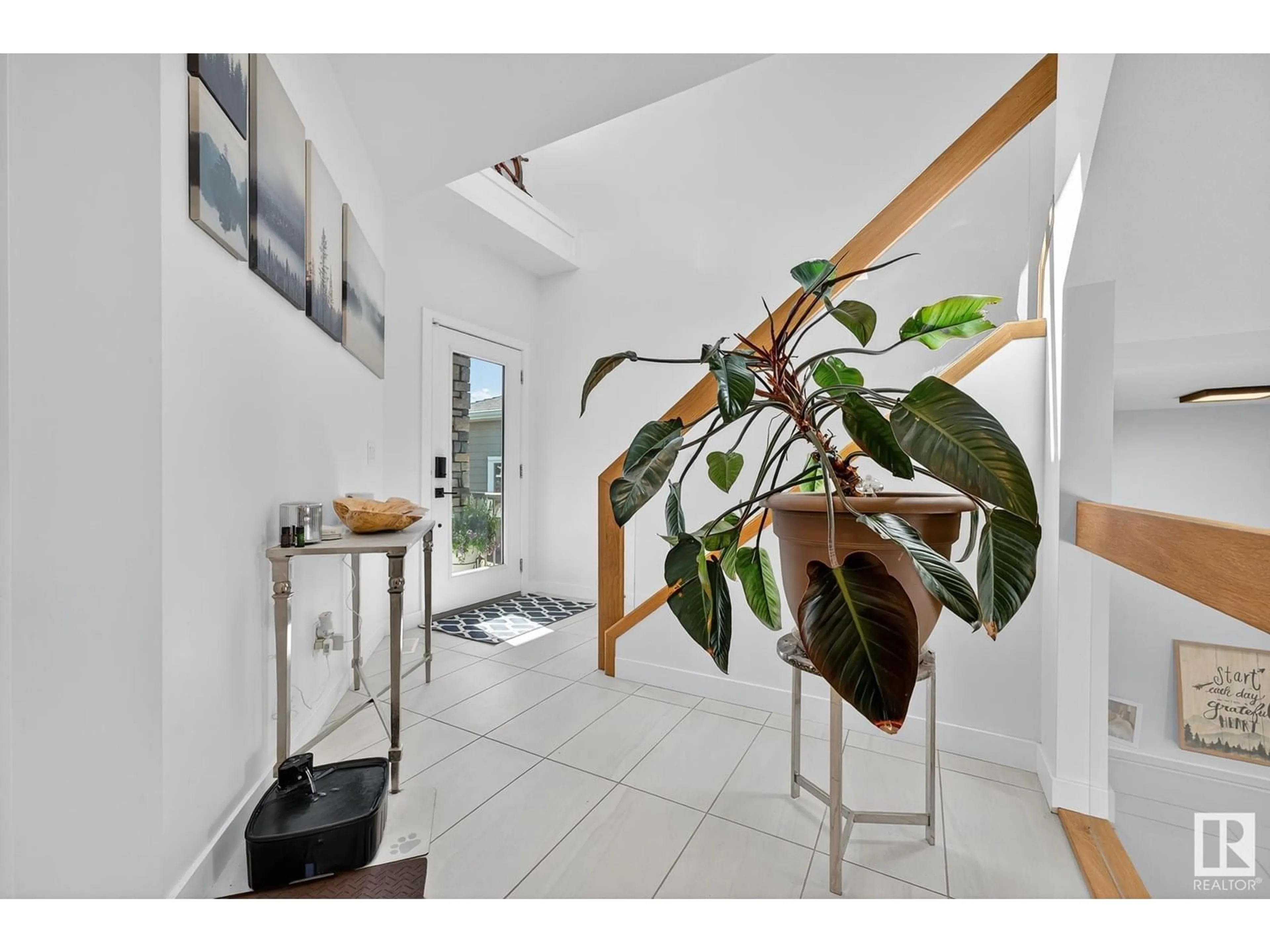 Indoor entryway for 10118 96 ST, Morinville Alberta T8R0B5
