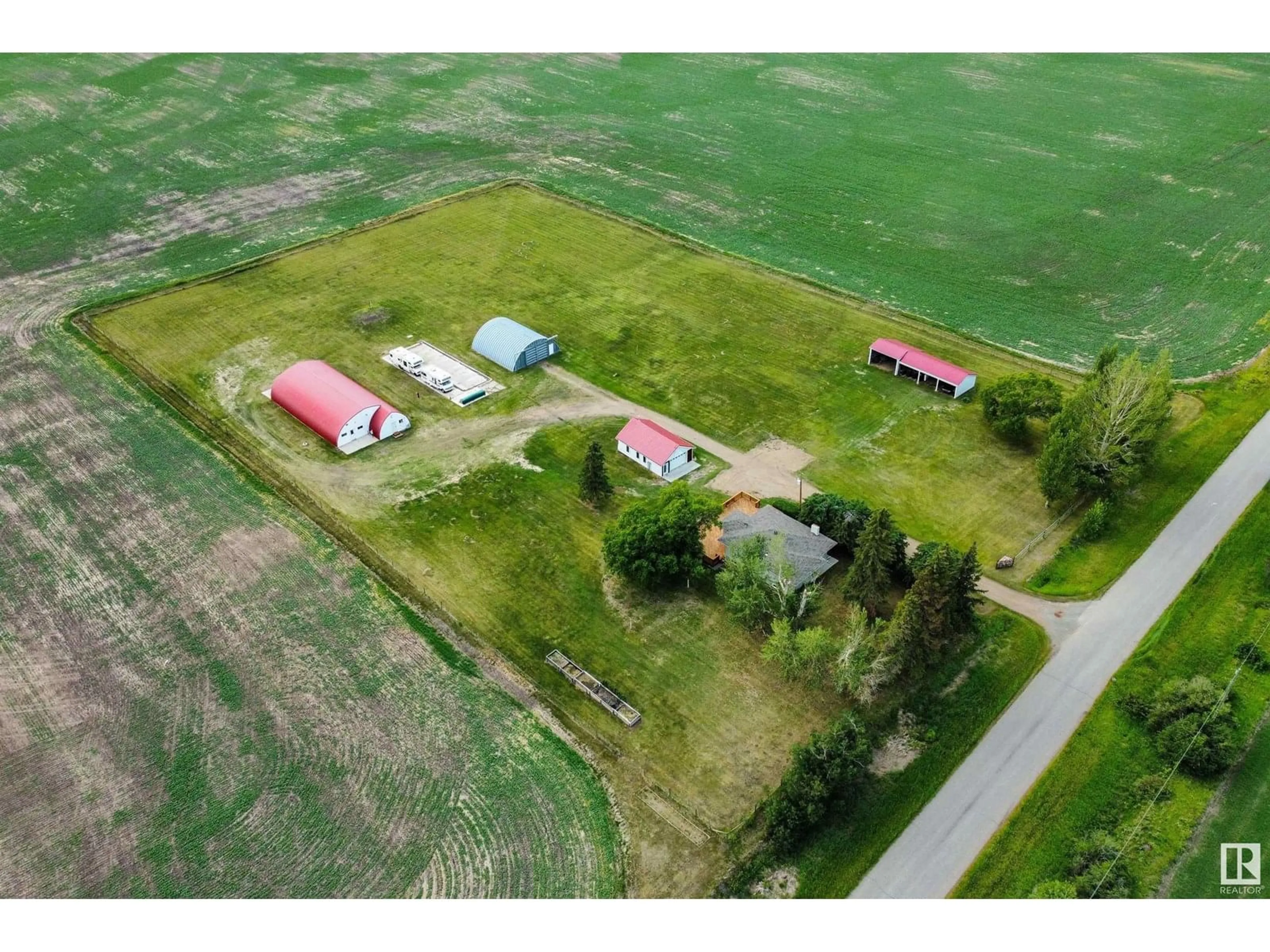 A pic from outside/outdoor area/front of a property/back of a property/a pic from drone, unknown for 55360 RGE ROAD 205, Rural Strathcona County Alberta T8L4B1