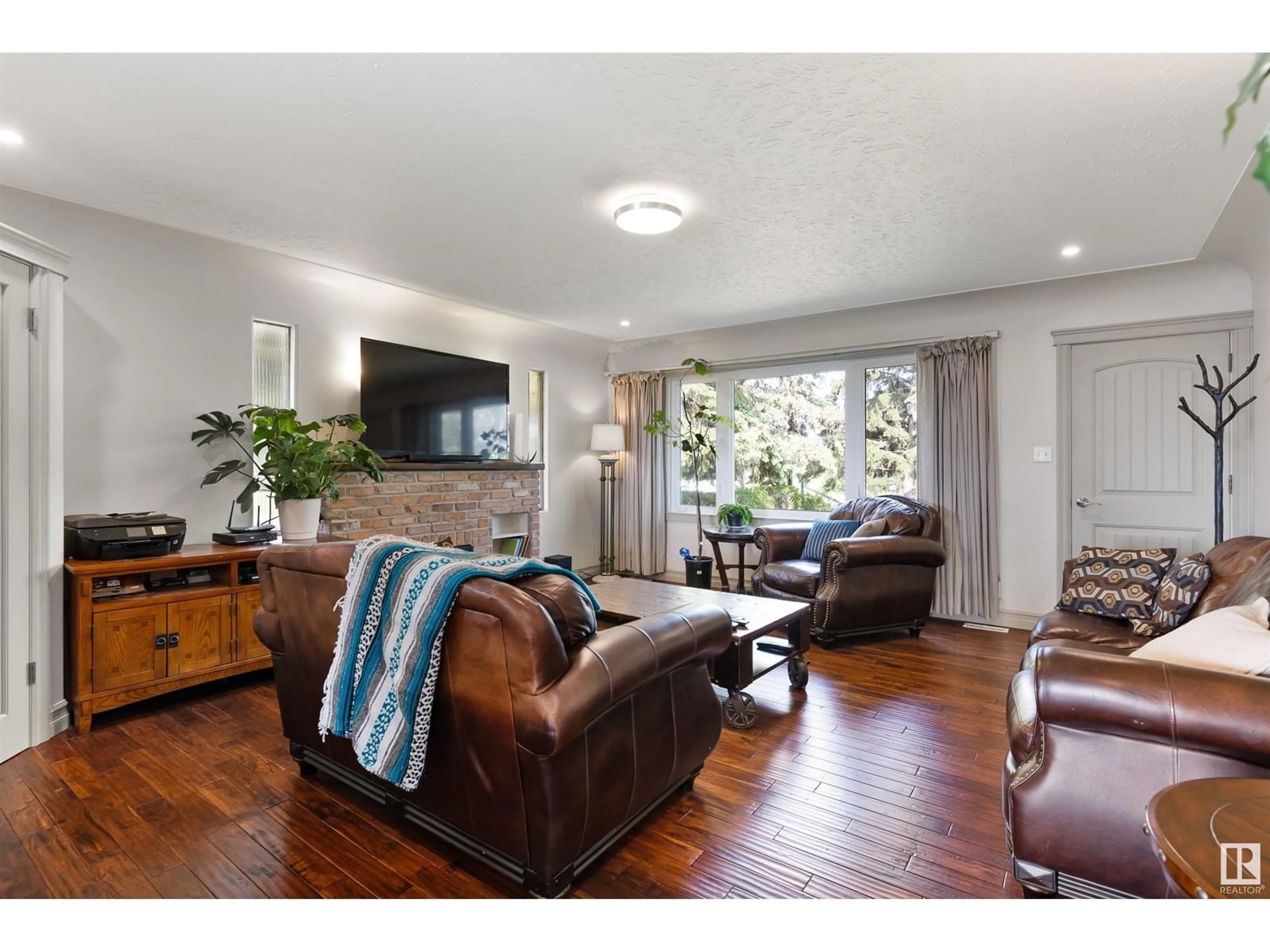 Living room with furniture, wood/laminate floor for 55360 RGE ROAD 205, Rural Strathcona County Alberta T8L4B1