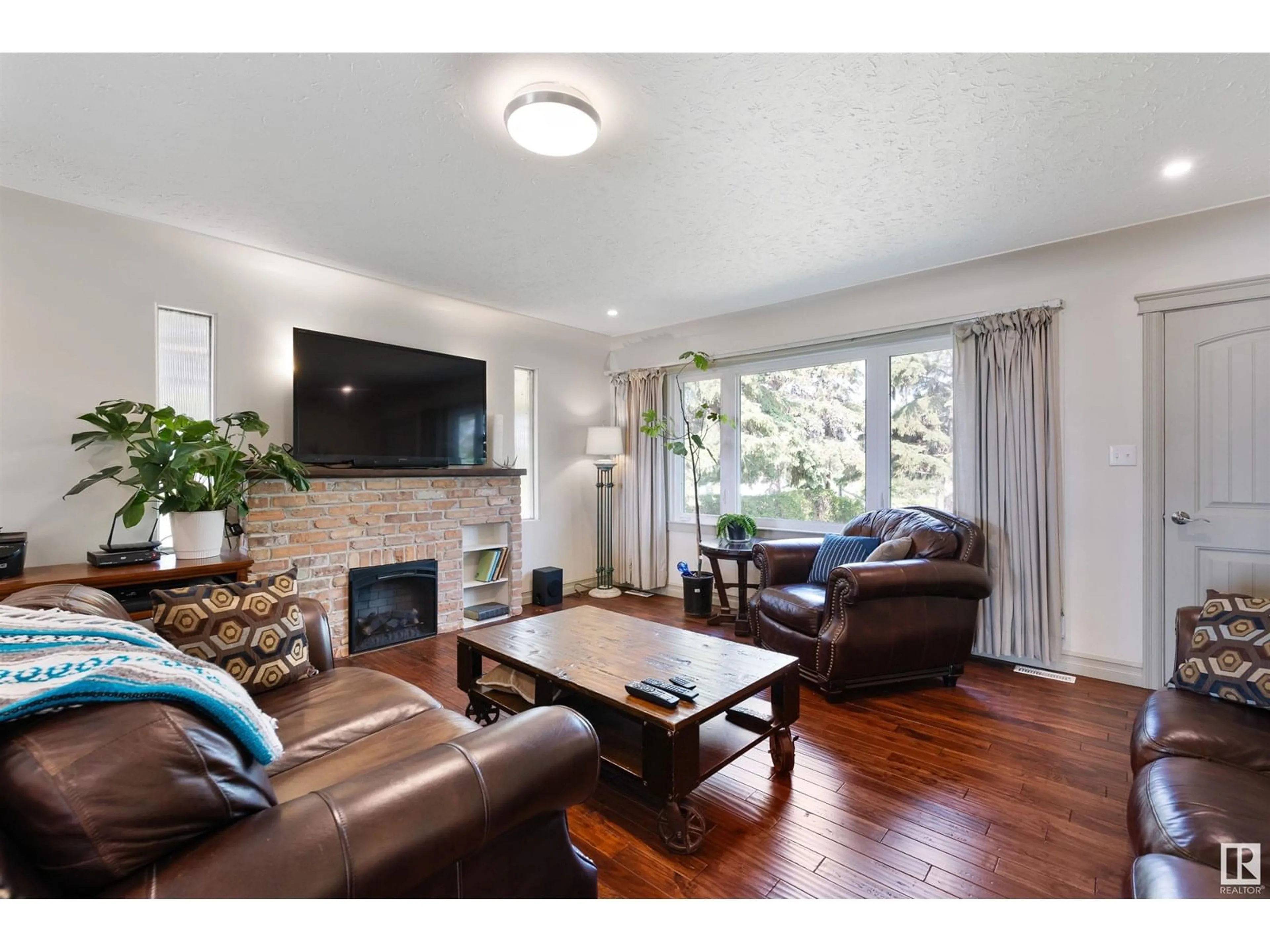 Living room with furniture, wood/laminate floor for 55360 RGE ROAD 205, Rural Strathcona County Alberta T8L4B1