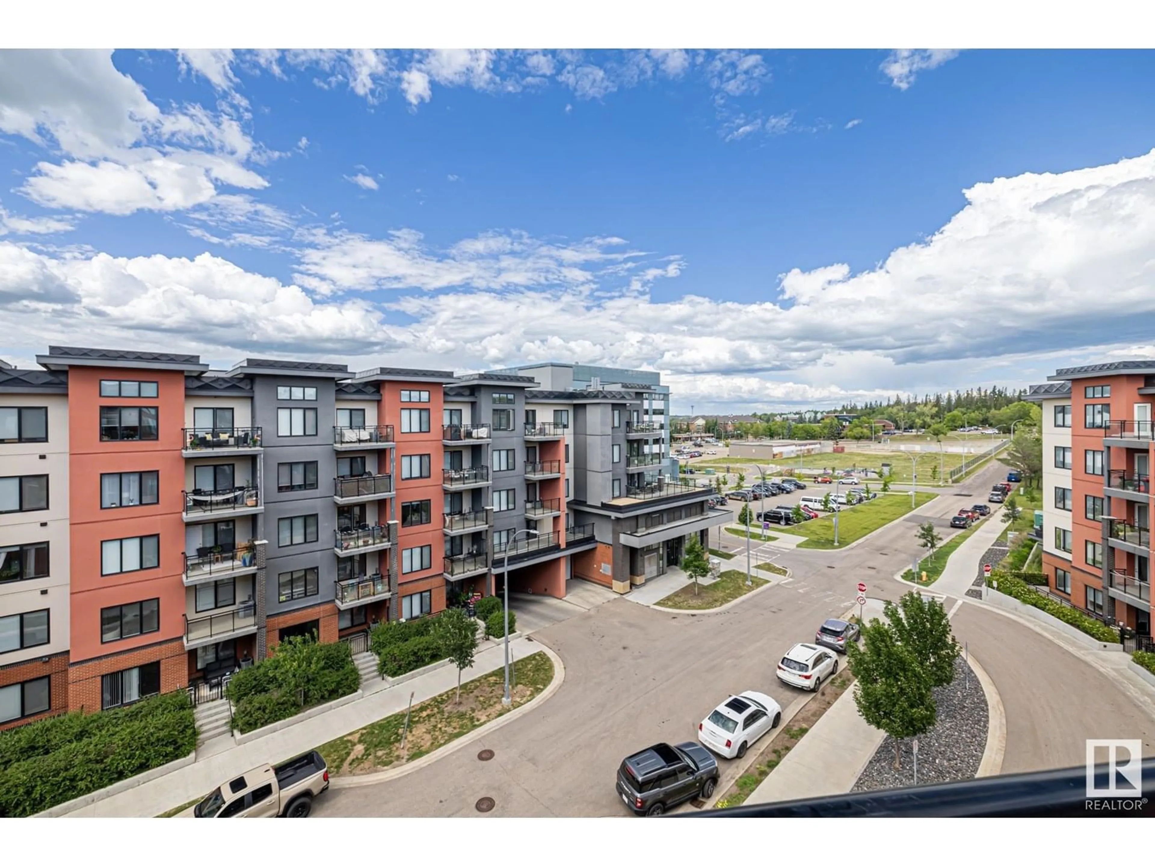A pic from outside/outdoor area/front of a property/back of a property/a pic from drone, unknown for 514 ST LOUIS ST, St. Albert Alberta T8N7T2