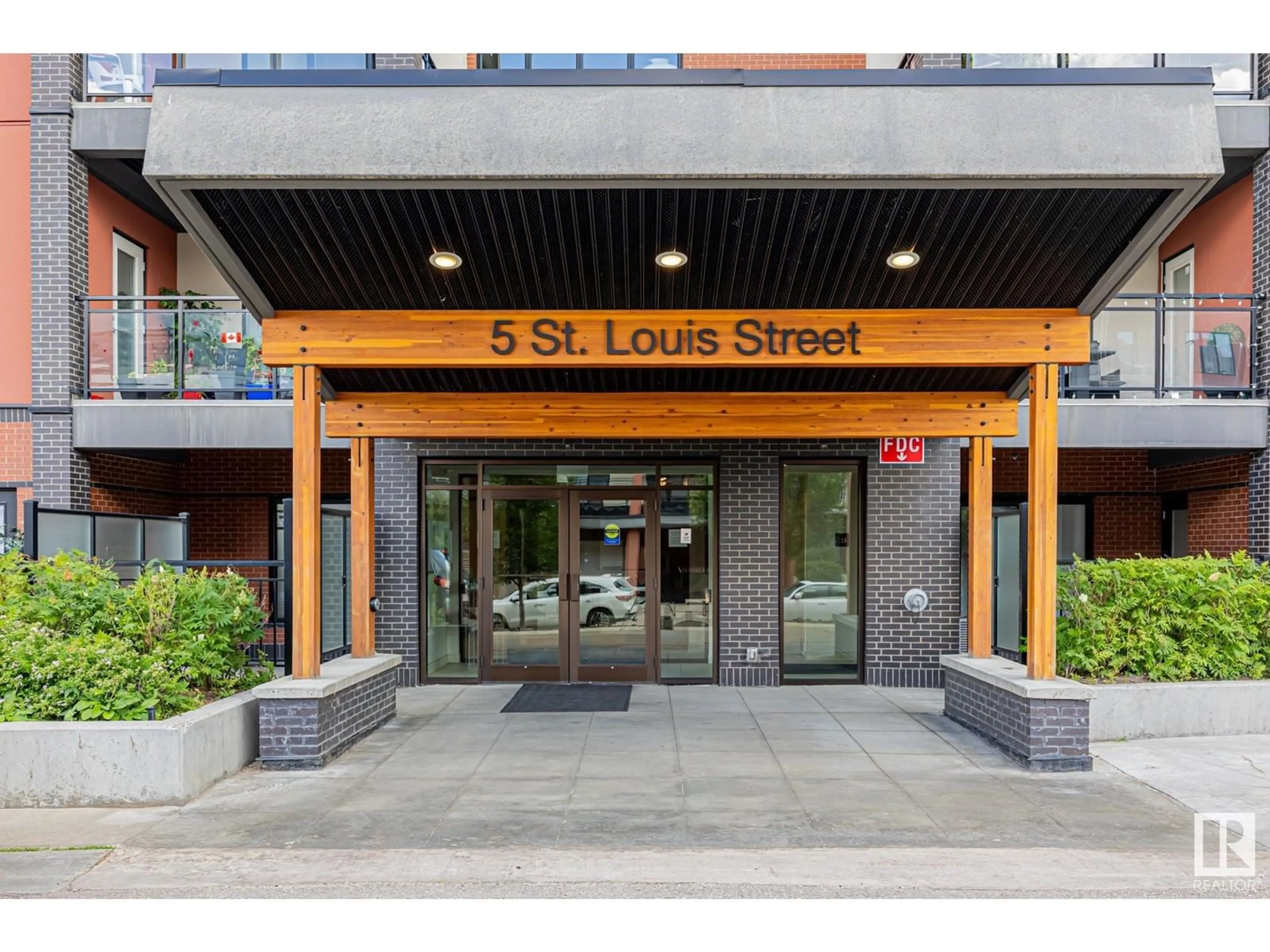 Lobby for 514 ST LOUIS ST, St. Albert Alberta T8N7T2