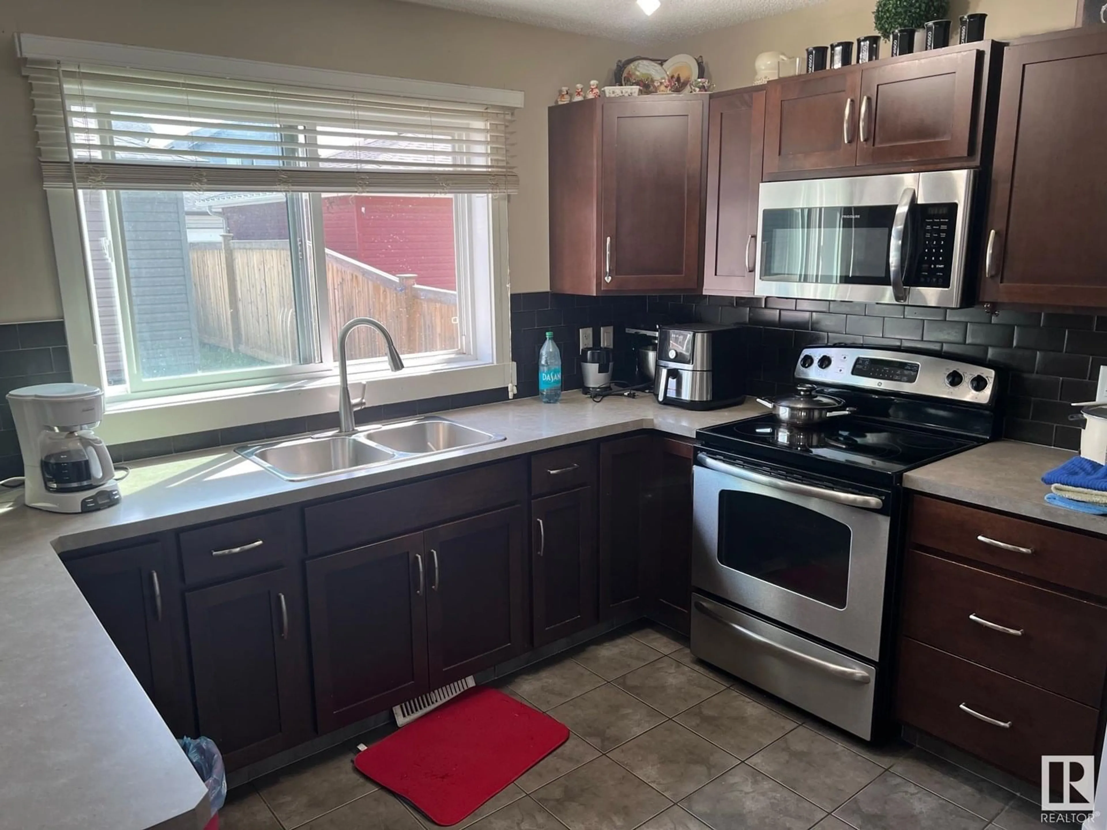 Standard kitchen, unknown for SW - 5135 1A AV, Edmonton Alberta T5X0X3