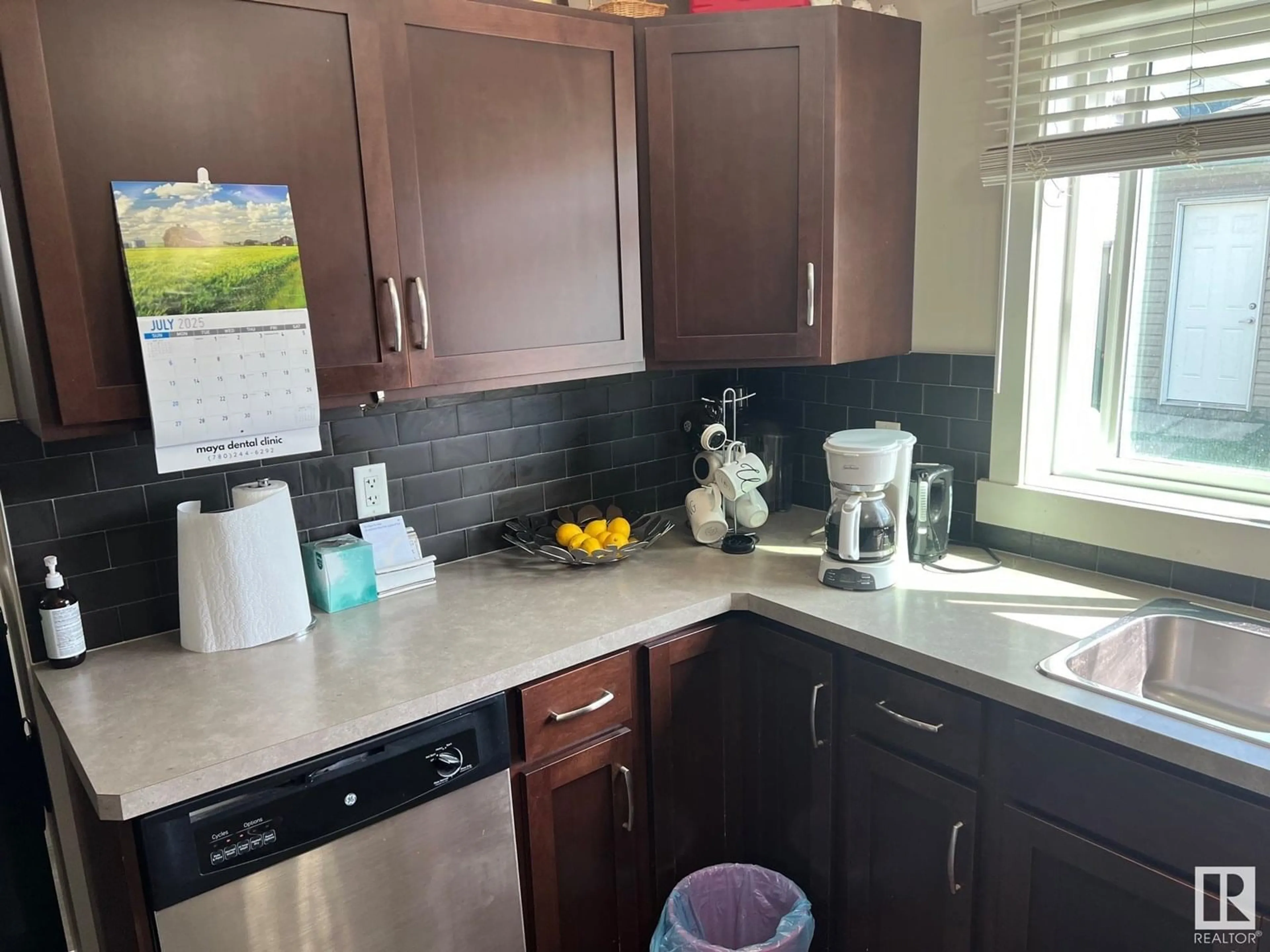 Standard kitchen, unknown for SW - 5135 1A AV, Edmonton Alberta T5X0X3