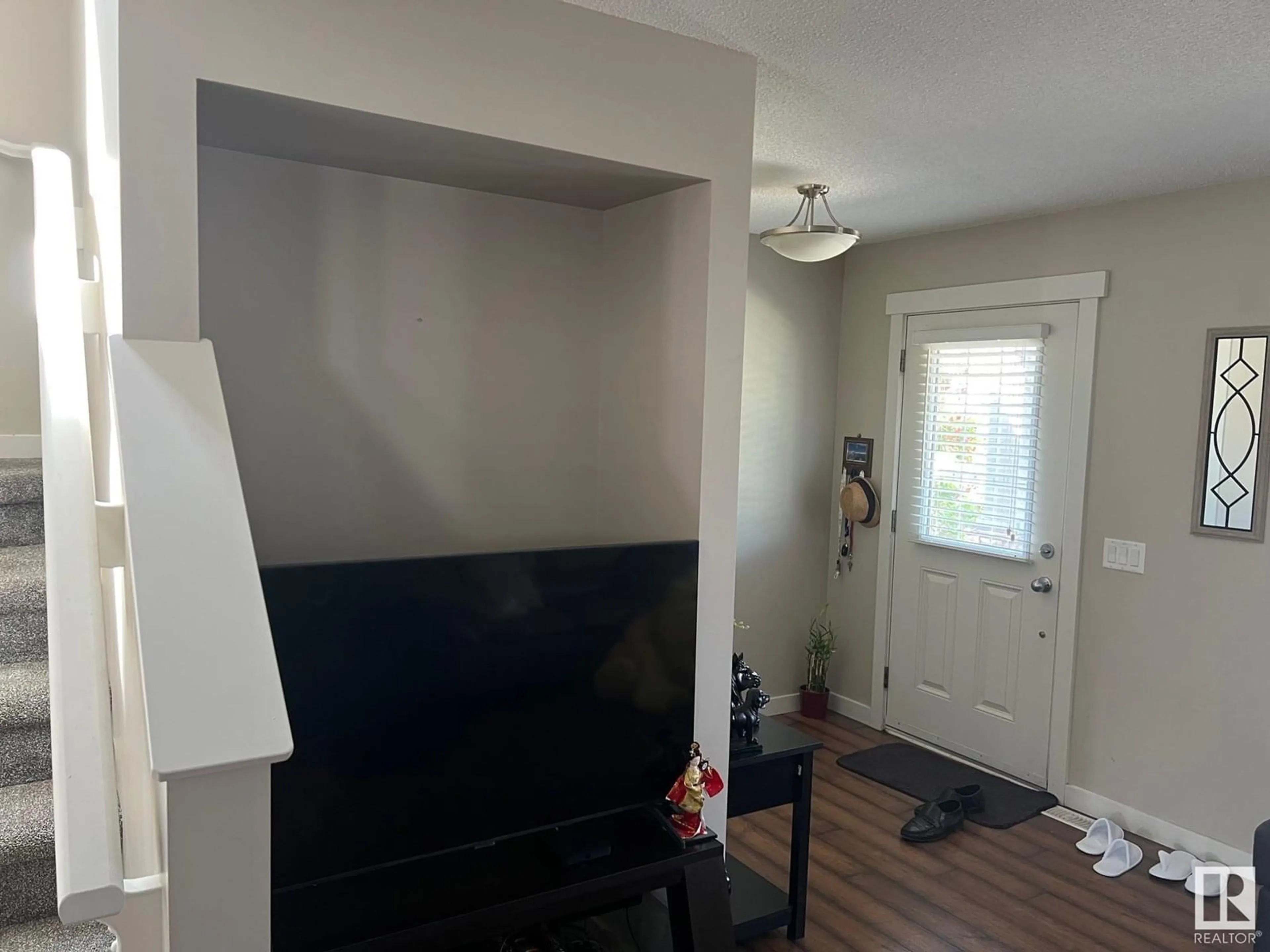A pic of a room for SW - 5135 1A AV, Edmonton Alberta T5X0X3