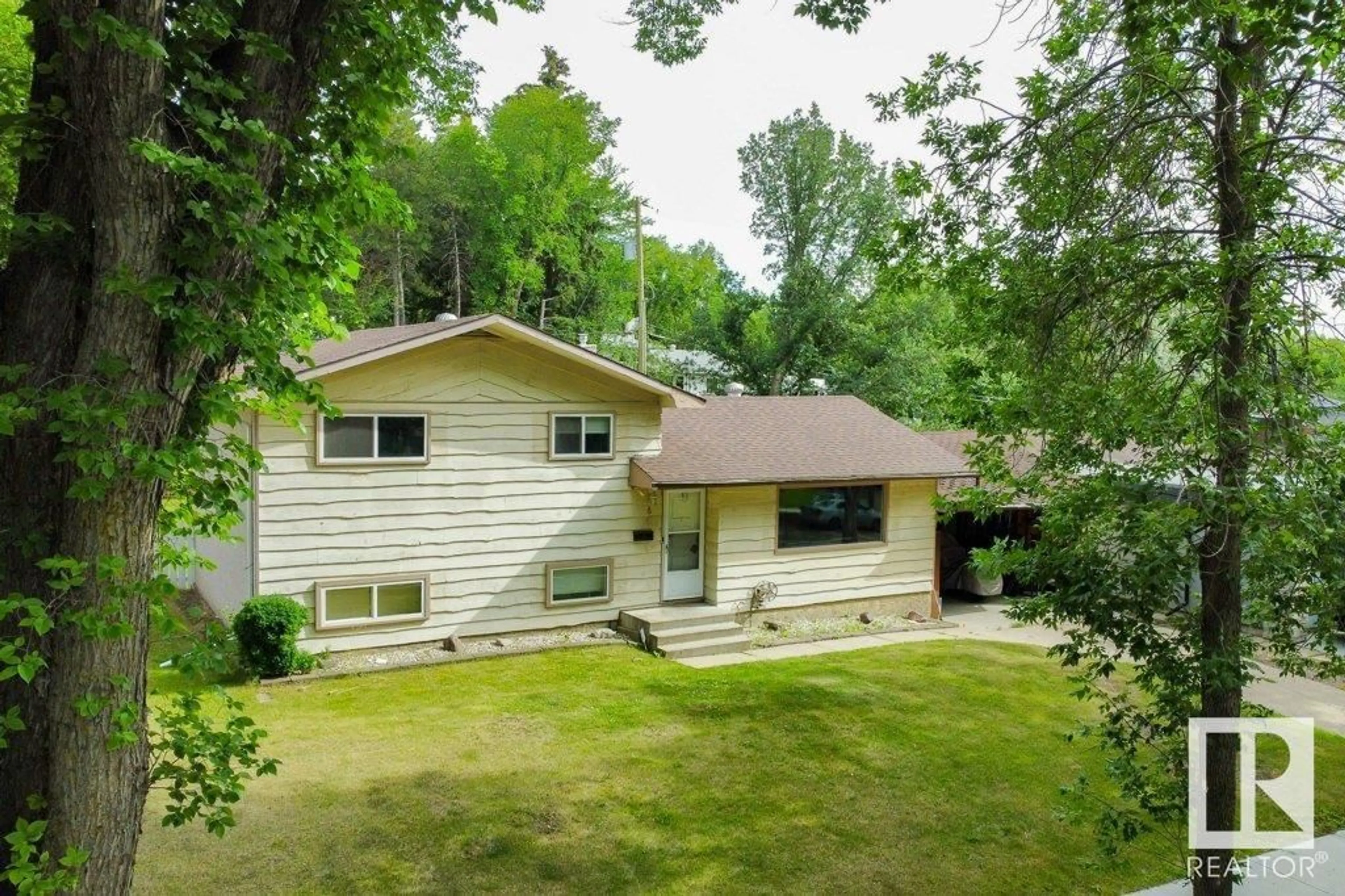 A pic from outside/outdoor area/front of a property/back of a property/a pic from drone, unknown for 6 SYLVAN DR, St. Albert Alberta T8N0G8