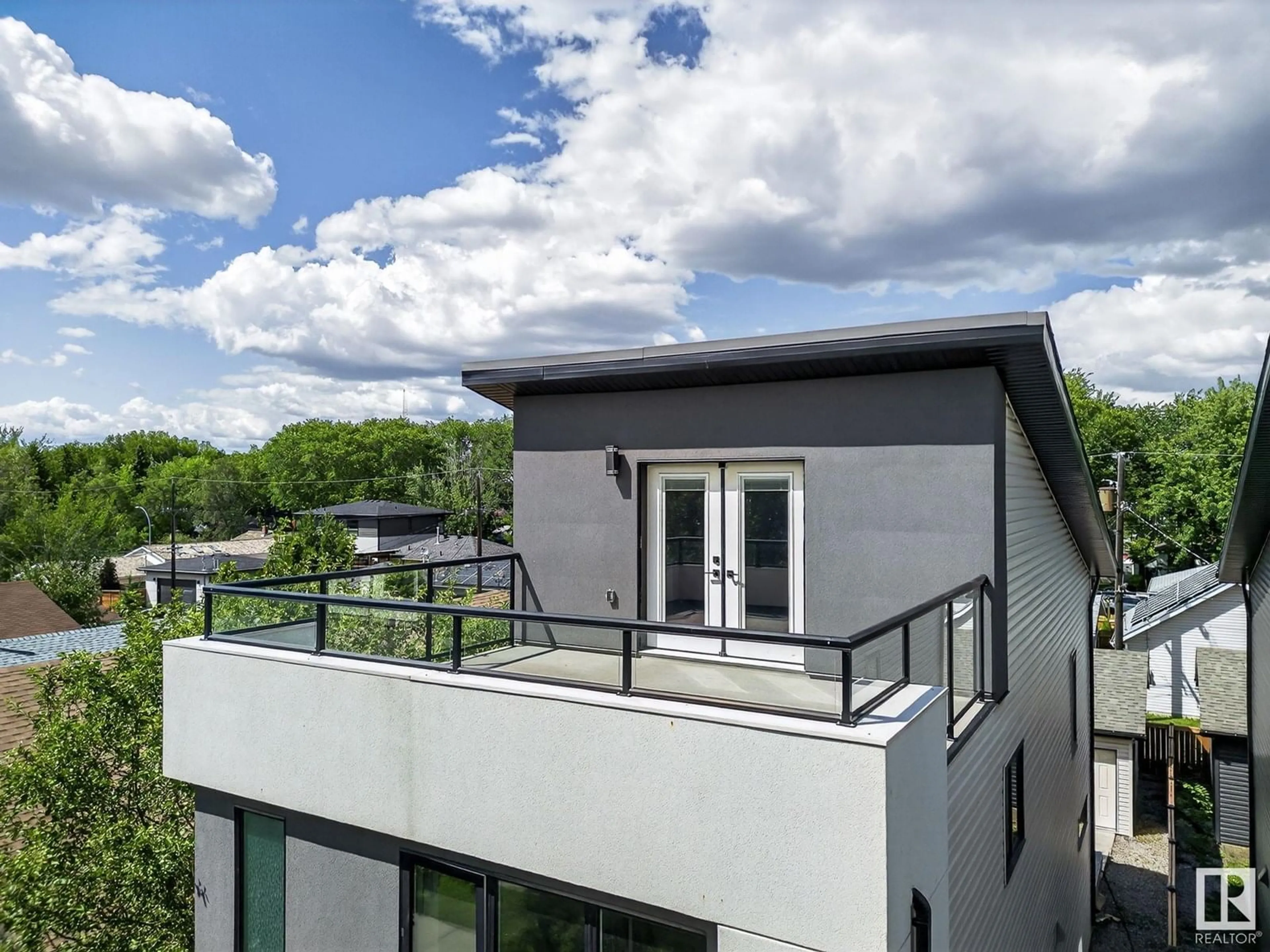 Home with vinyl exterior material, unknown for NW - 7926 84 AV, Edmonton Alberta T6C1C5