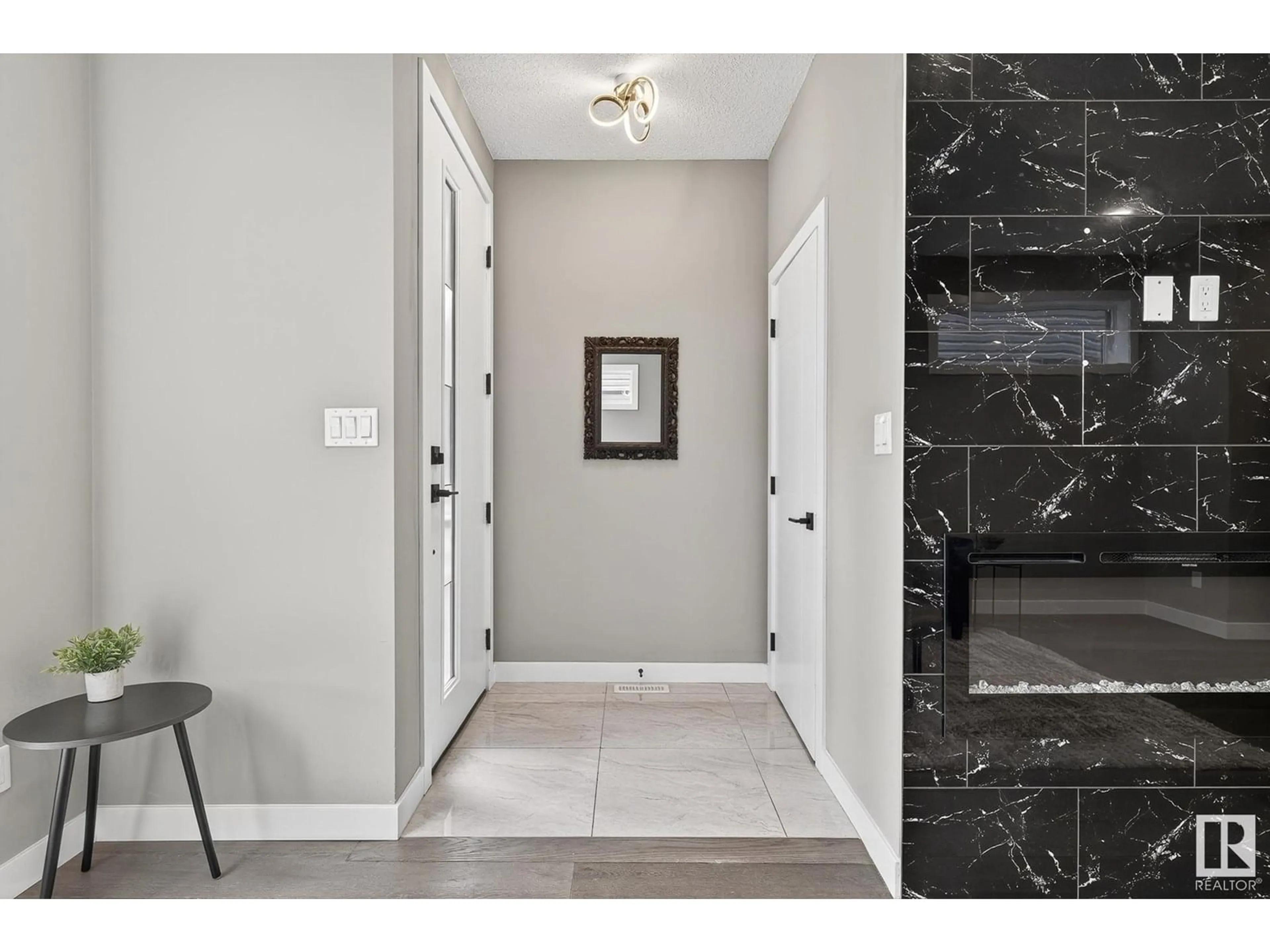 Indoor entryway for NW - 7926 84 AV, Edmonton Alberta T6C1C5