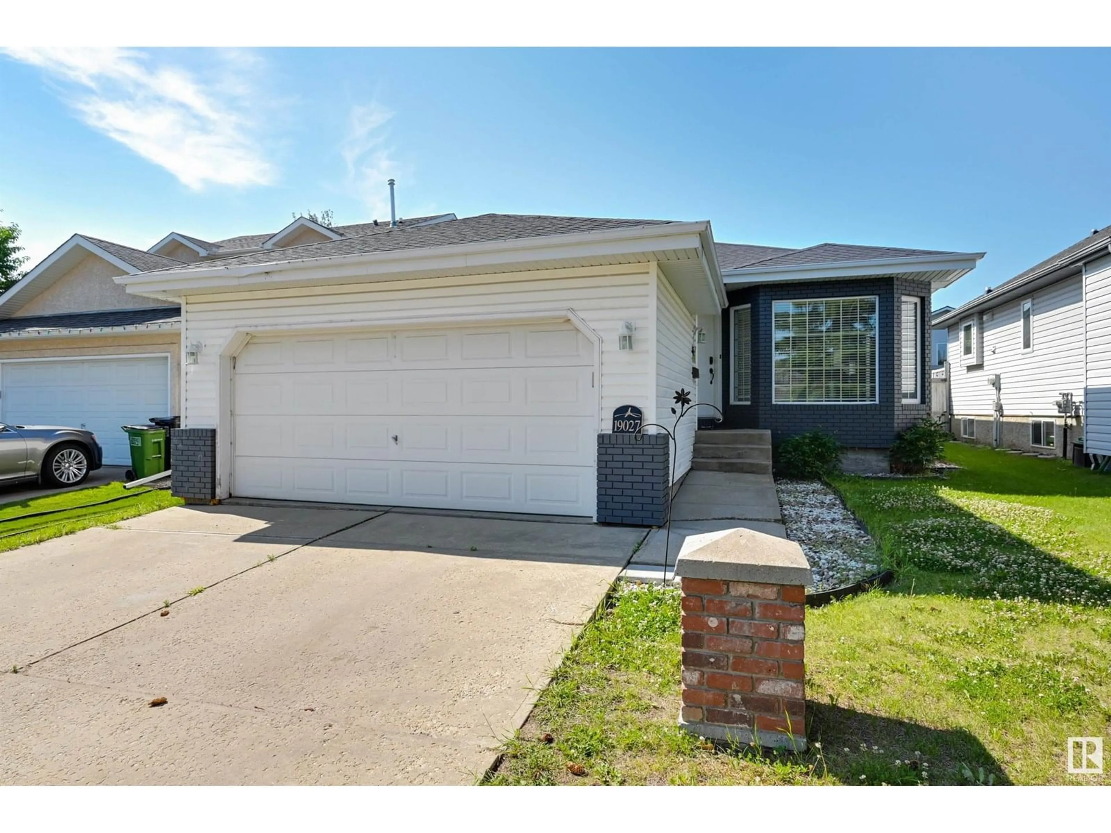 Home with vinyl exterior material, street for 19027 53 AV, Edmonton Alberta T6M2L2