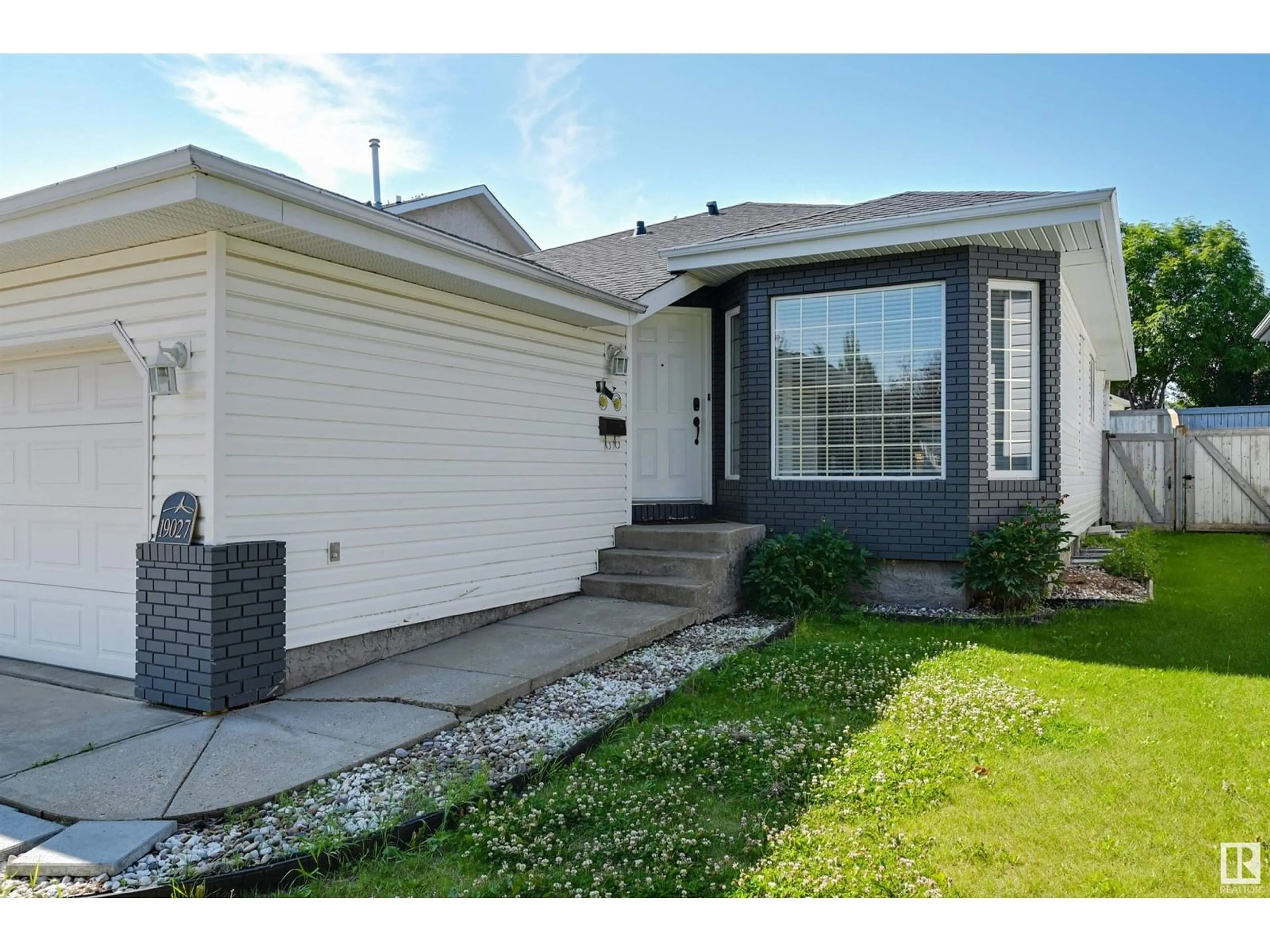 Home with vinyl exterior material, street for 19027 53 AV, Edmonton Alberta T6M2L2