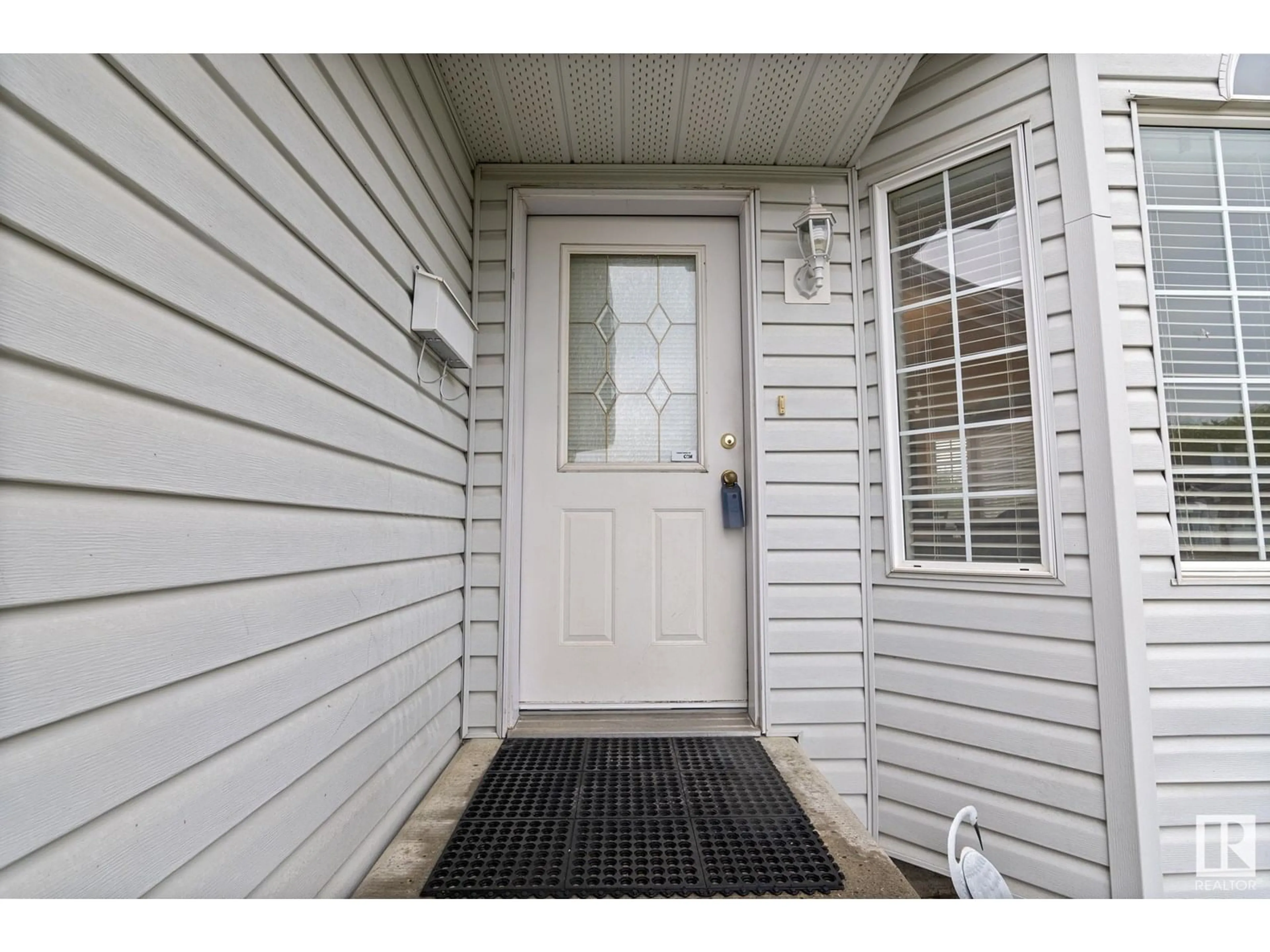 Indoor entryway for 11306 173 AV NW, Edmonton Alberta T5X4Y4
