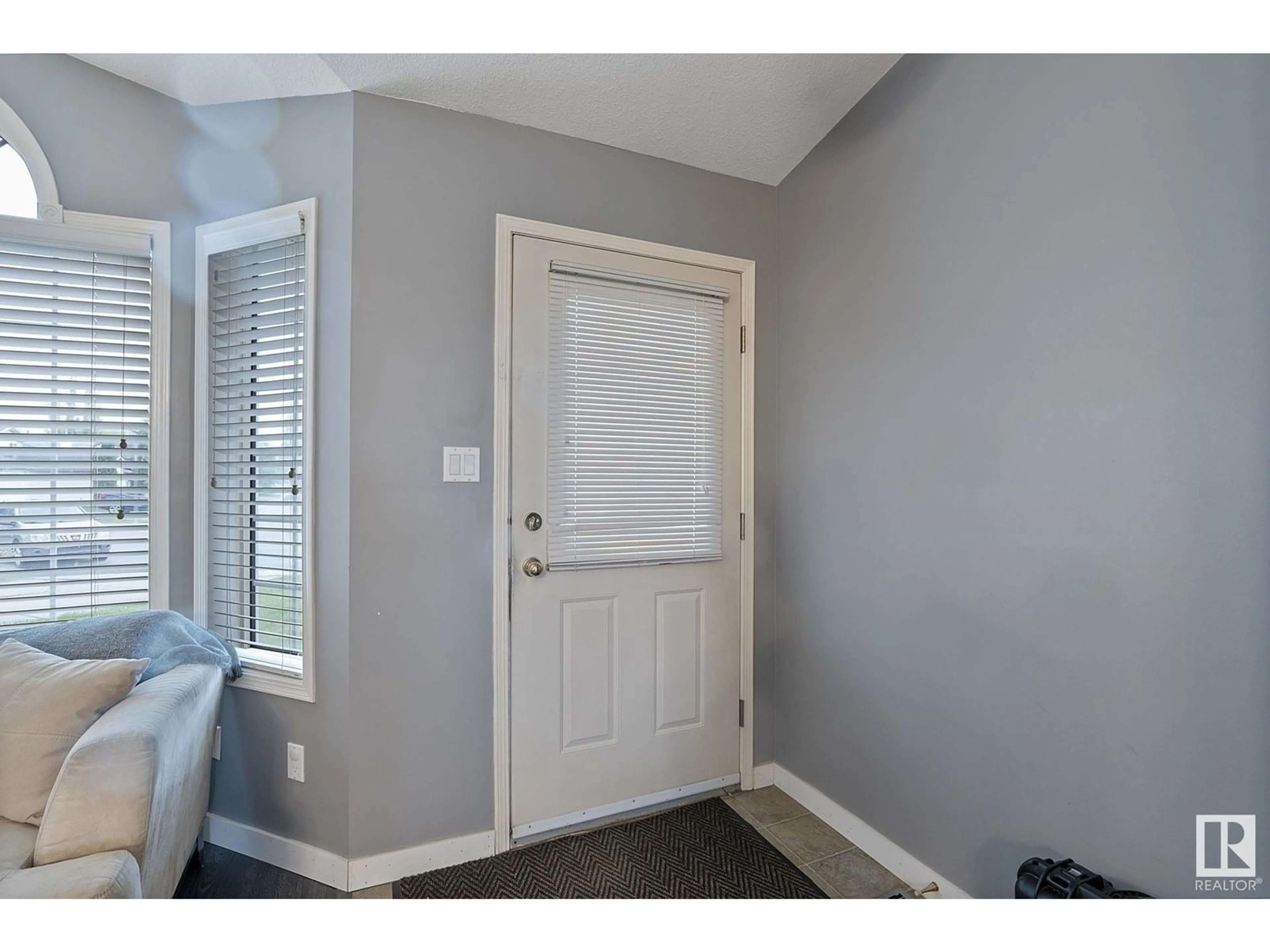 Indoor entryway for 11306 173 AV NW, Edmonton Alberta T5X4Y4