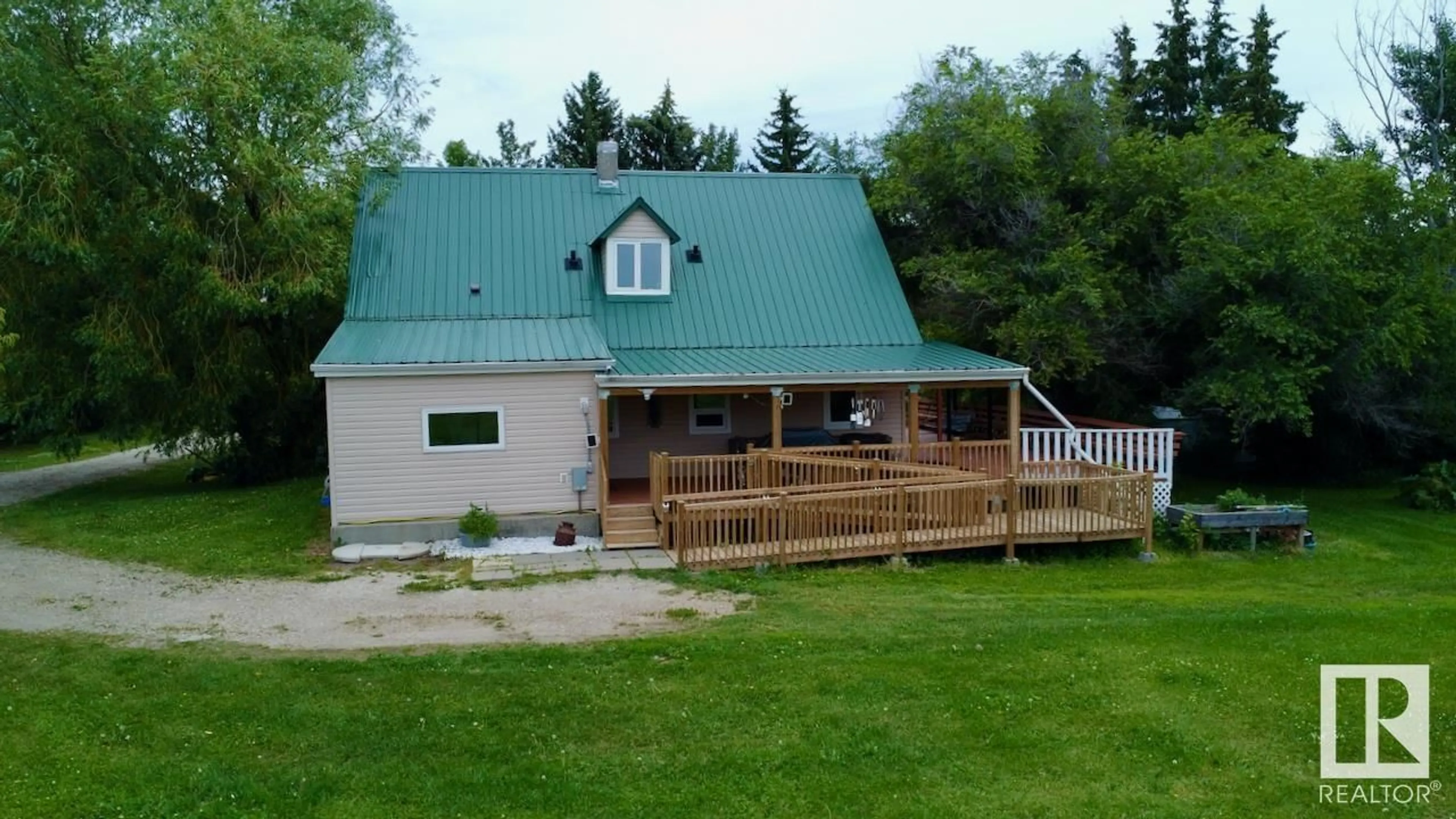 A pic from outside/outdoor area/front of a property/back of a property/a pic from drone, building for 53320 RGE ROAD 55, Rural Parkland County Alberta T0E0V0