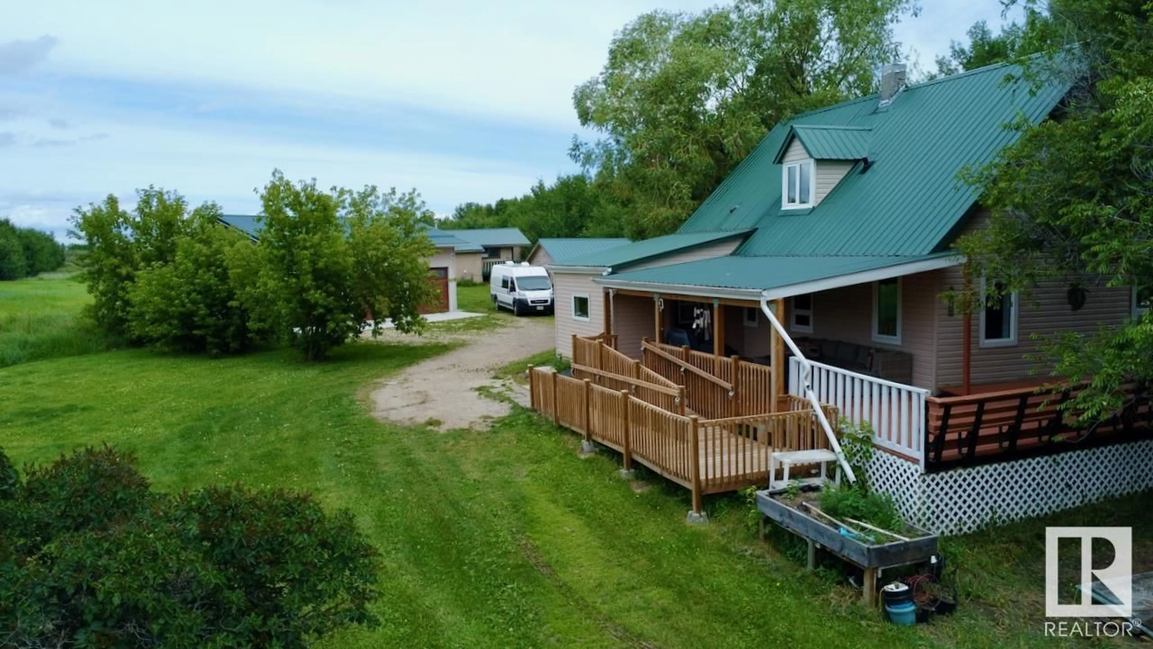 A pic from outside/outdoor area/front of a property/back of a property/a pic from drone, unknown for 53320 RGE ROAD 55, Rural Parkland County Alberta T0E0V0
