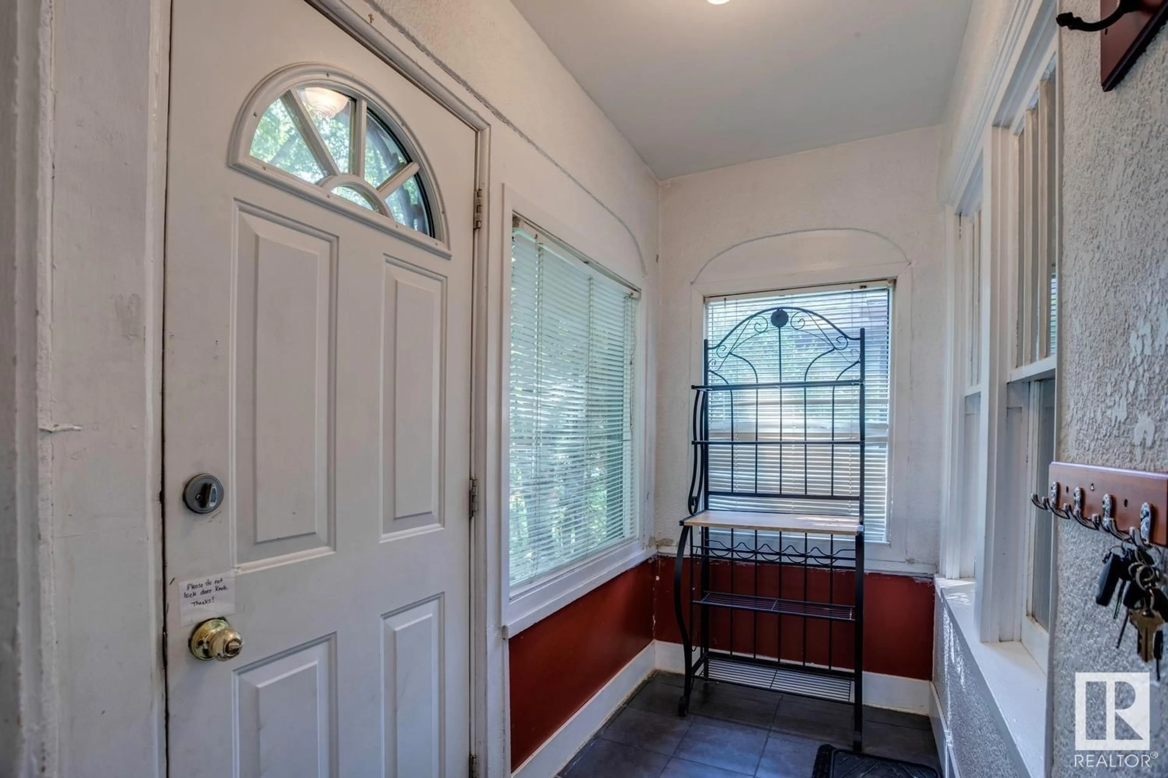 Indoor entryway for NW - 11312 66 ST, Edmonton Alberta T5B1H6