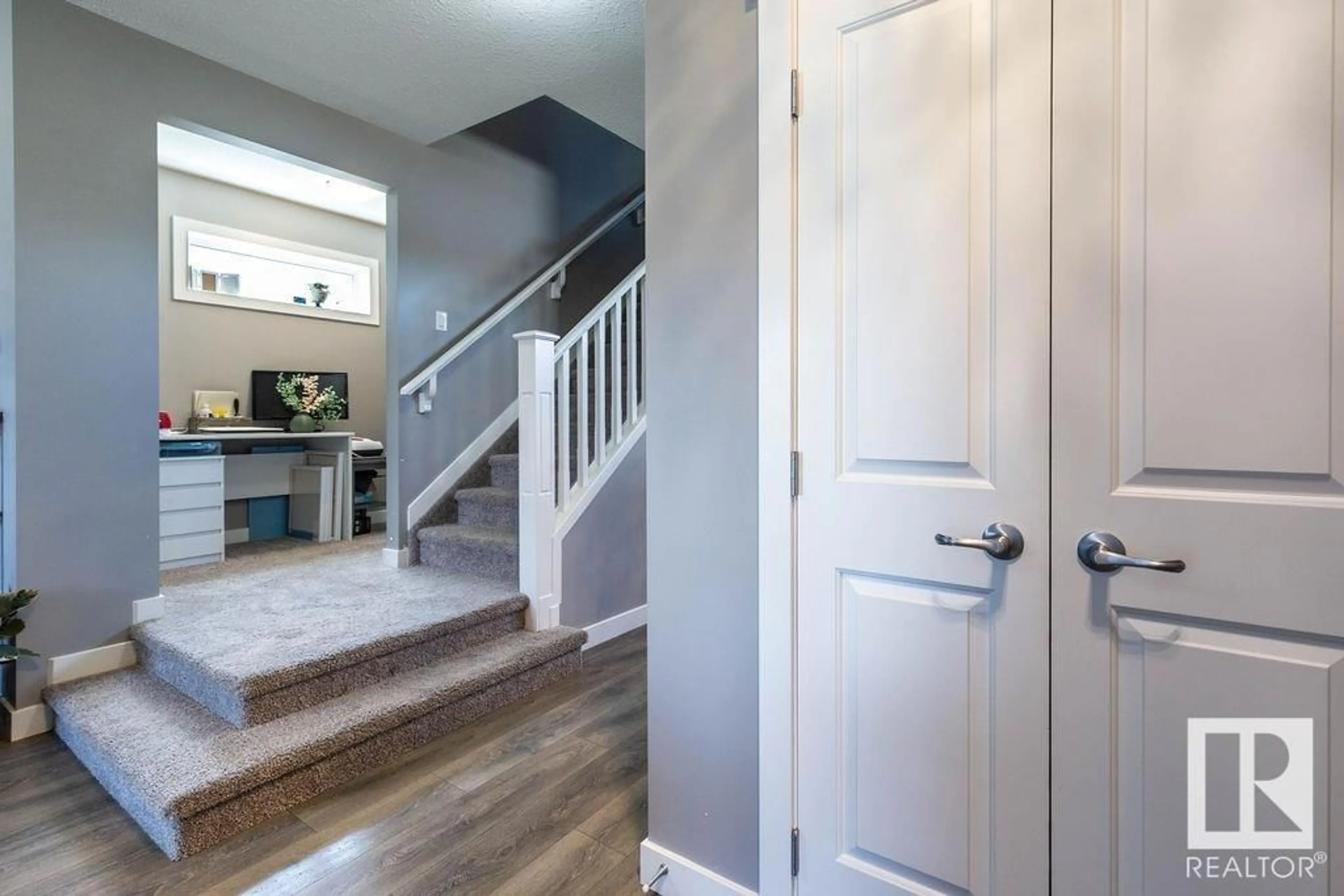 Indoor entryway for 17804 59 ST, Edmonton Alberta T5Y0W8